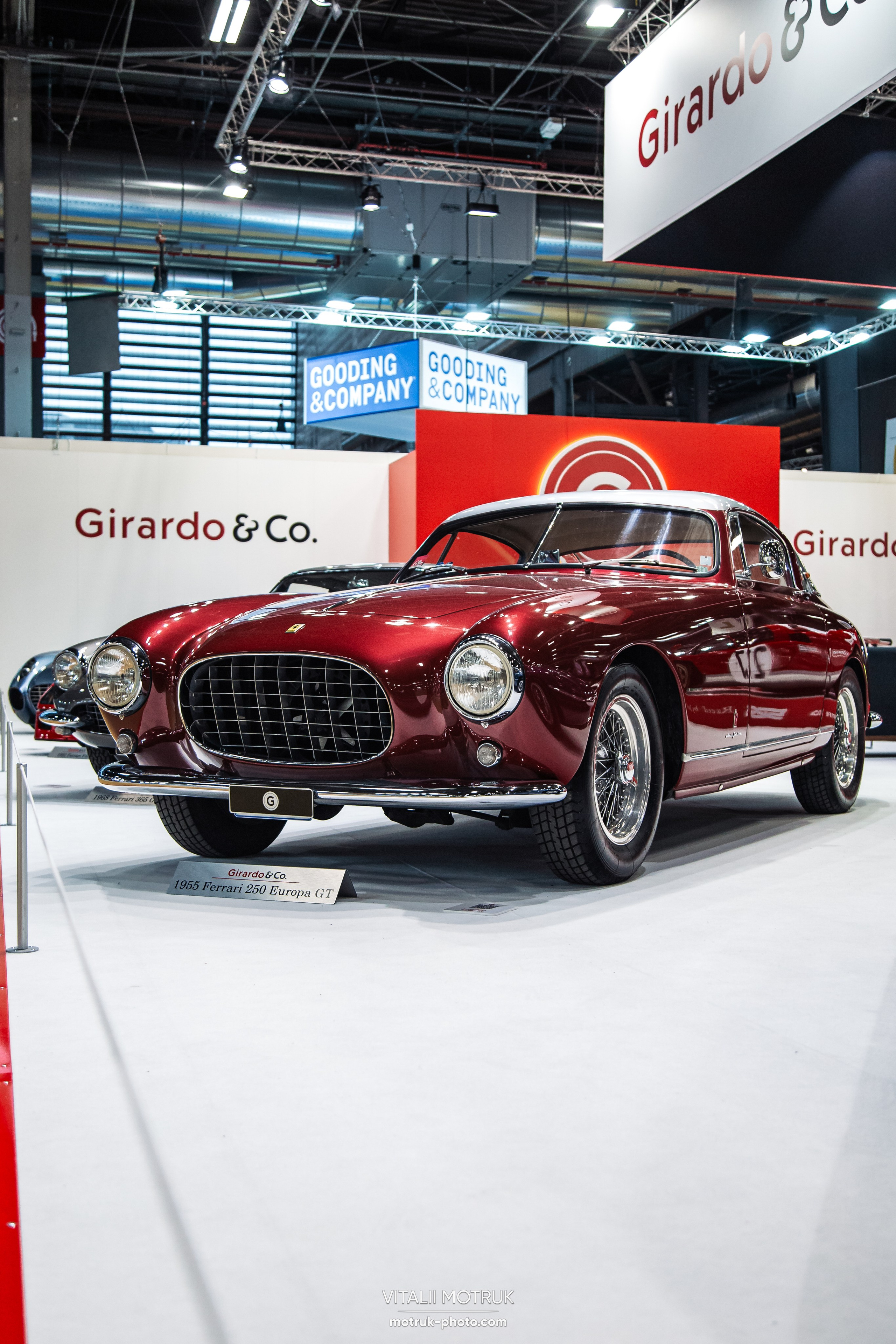 Retromobile 2023. Photographe de voitures à Paris — Vitalii Motruk