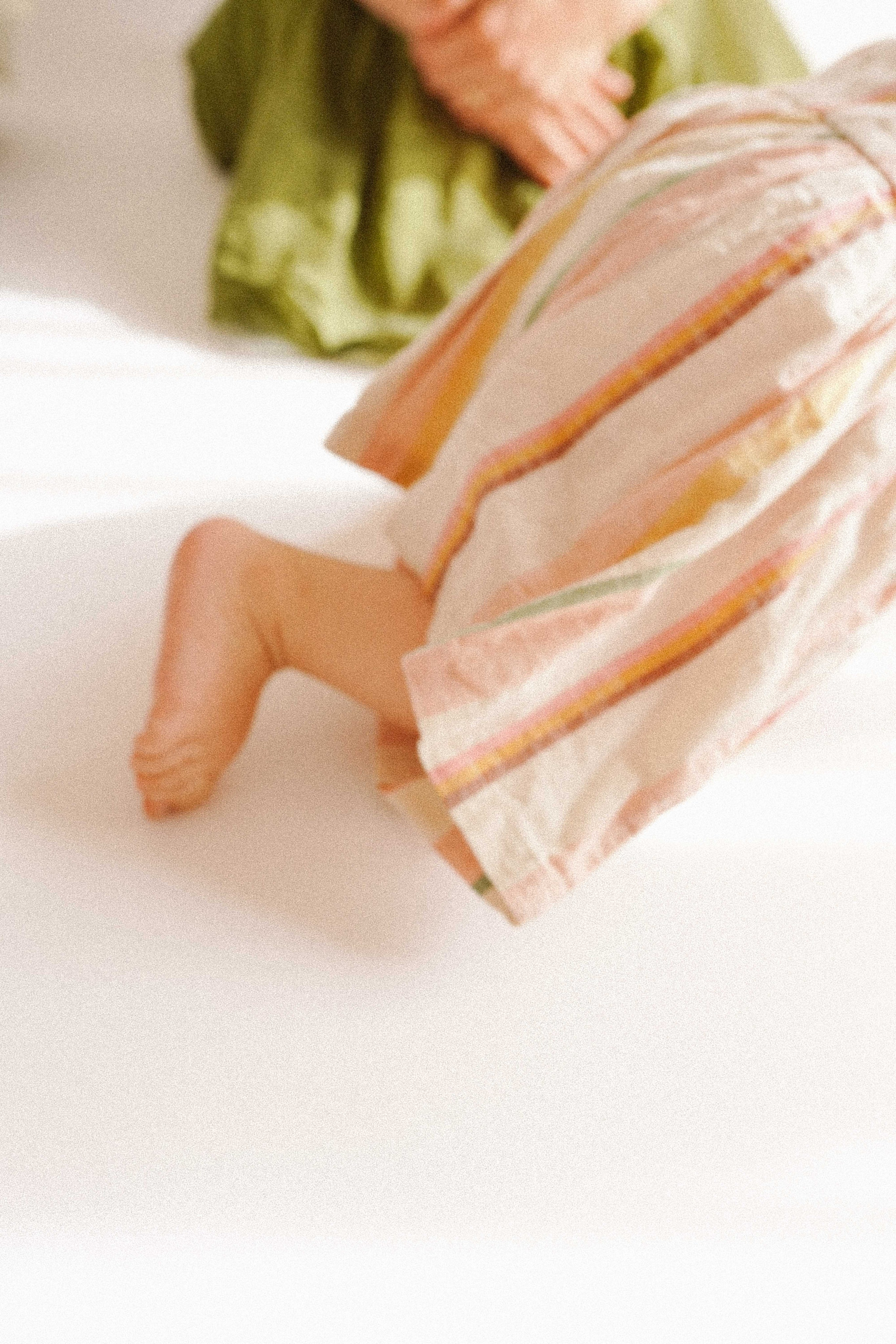 Aniversare. Madalina Beda- Artist vizual, fotograf, doula la nastere, consultant babywearing Brasov si in toata tara