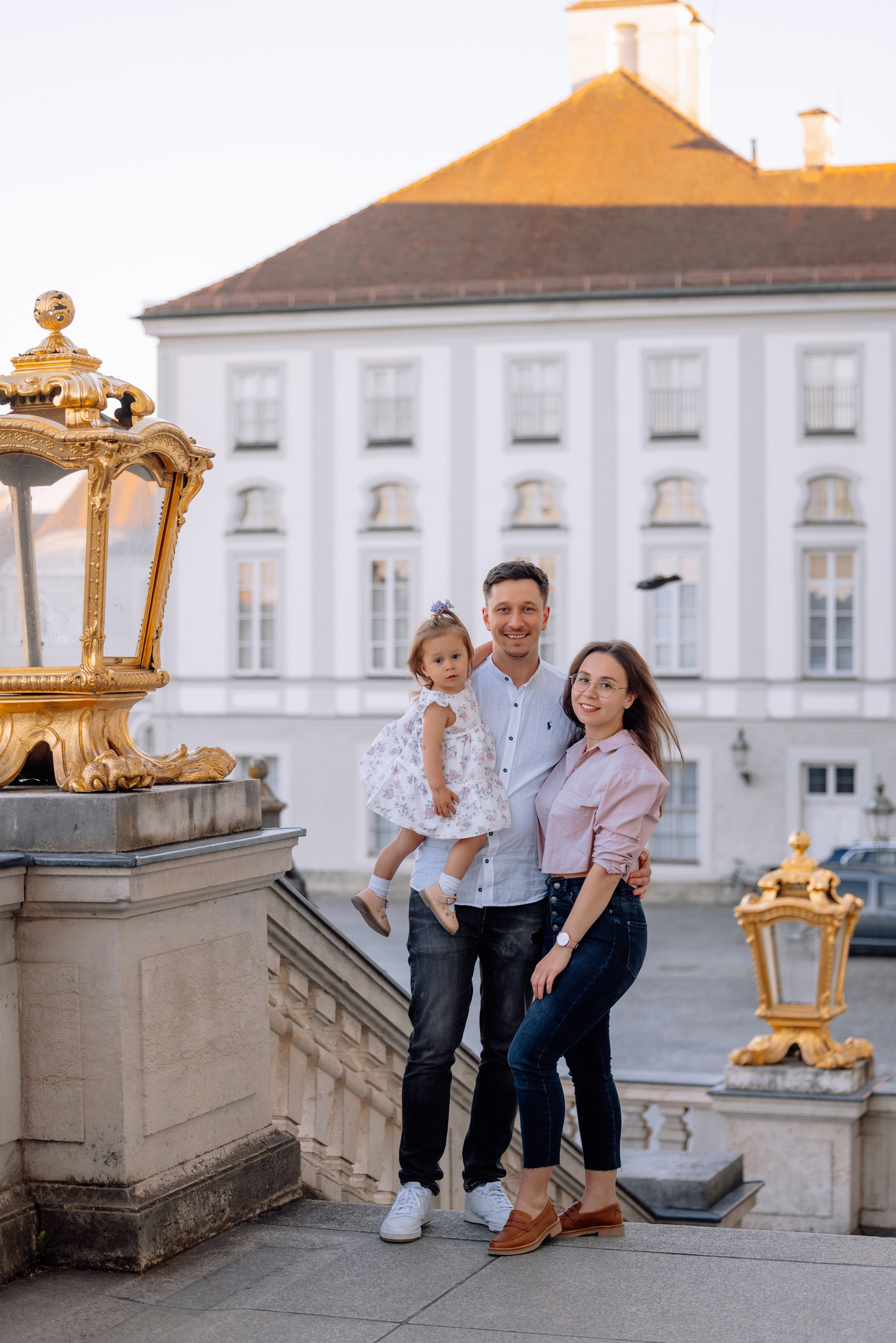 Schloss Nymphenburg: Mama, Papa und ein süßes Mädchen. Hochzeitsfotograf München Taufe Familienfotograf Tanja Mauke