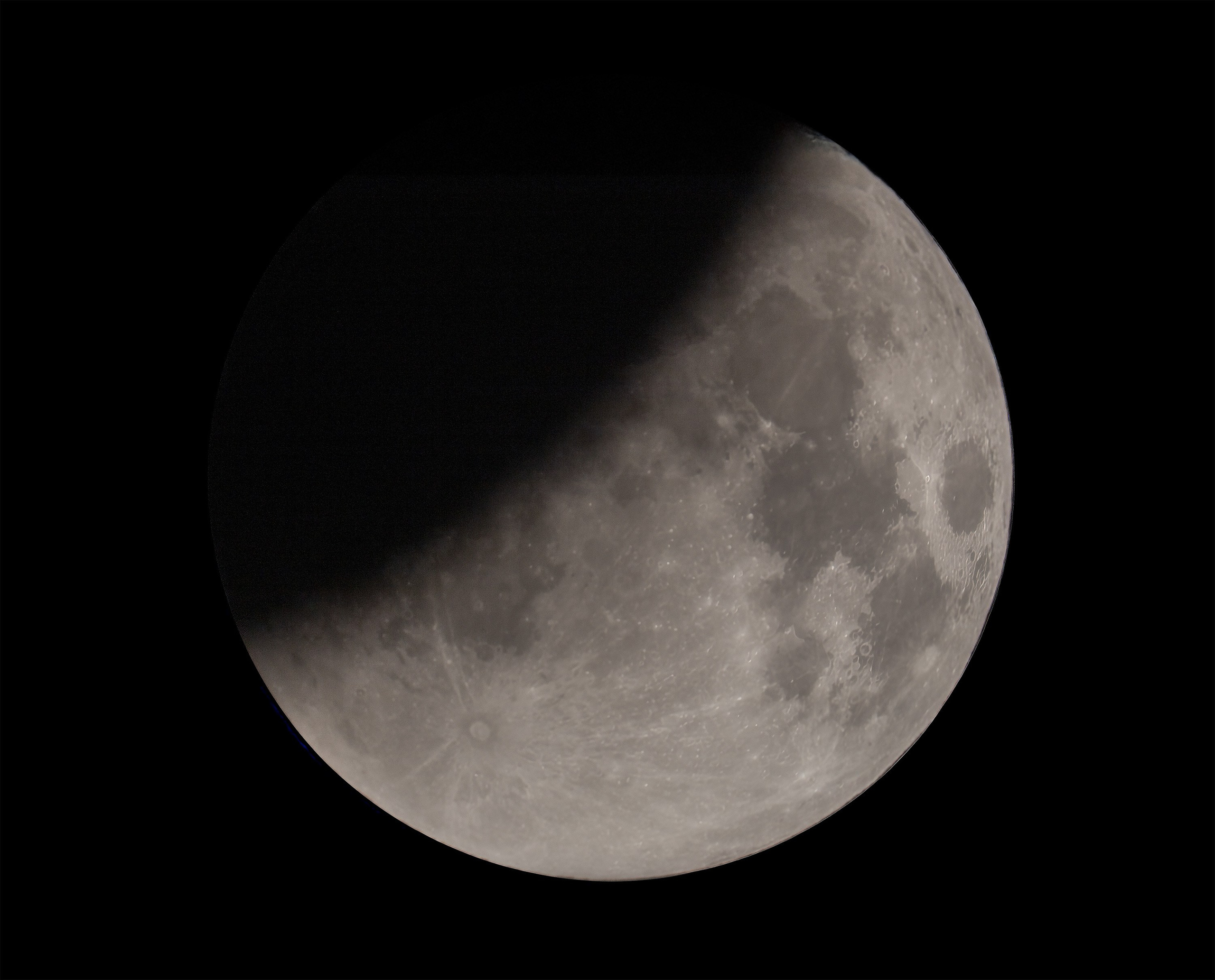 Ay Tutulması 2025. Həvəskar Astronomlar Cəmiyyəti — Astronomy.az