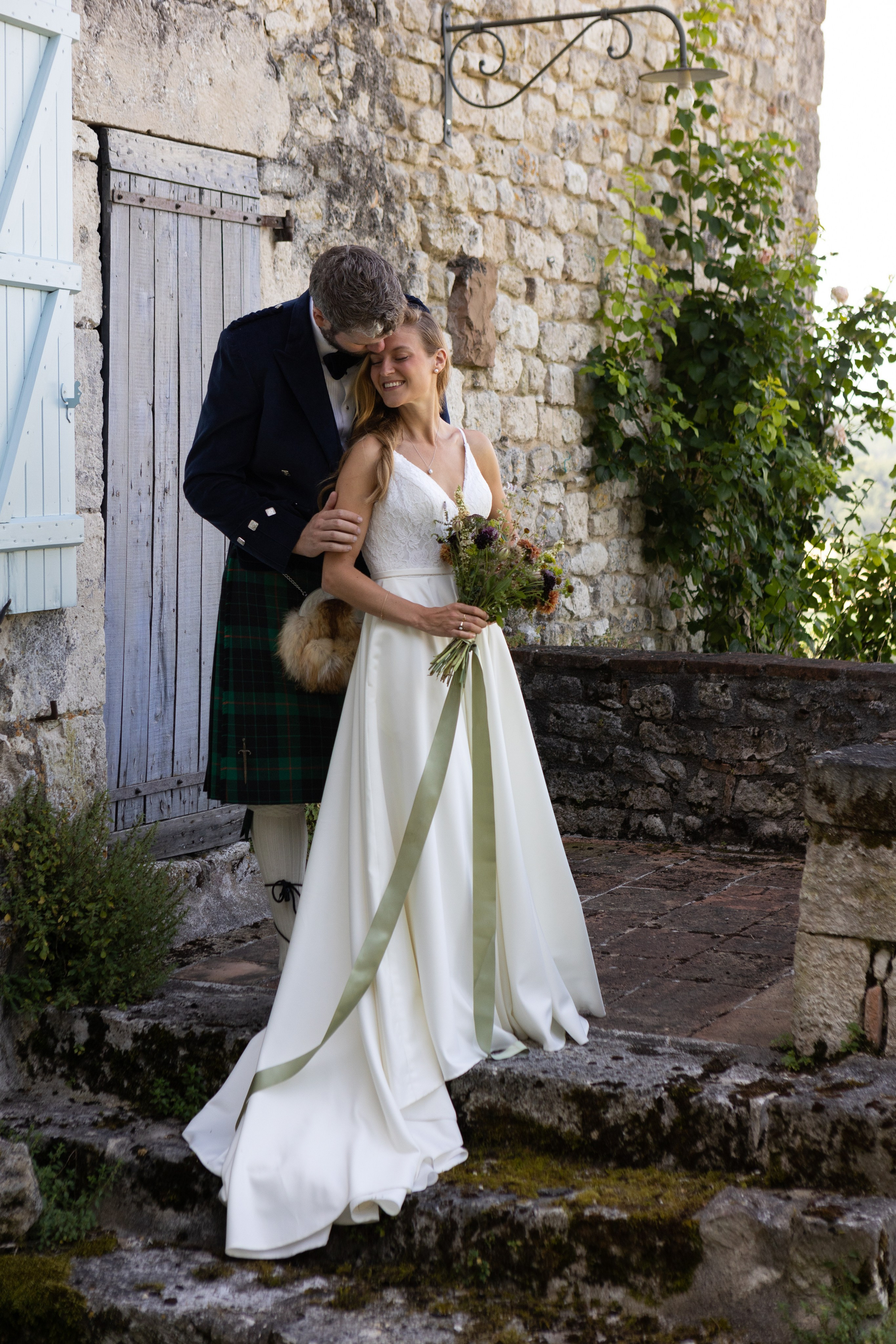 British — scottish wedding in Souquet Hall, Aquitaine, France. Eugénie Smirnova — your photographer in Toulouse and southwest France