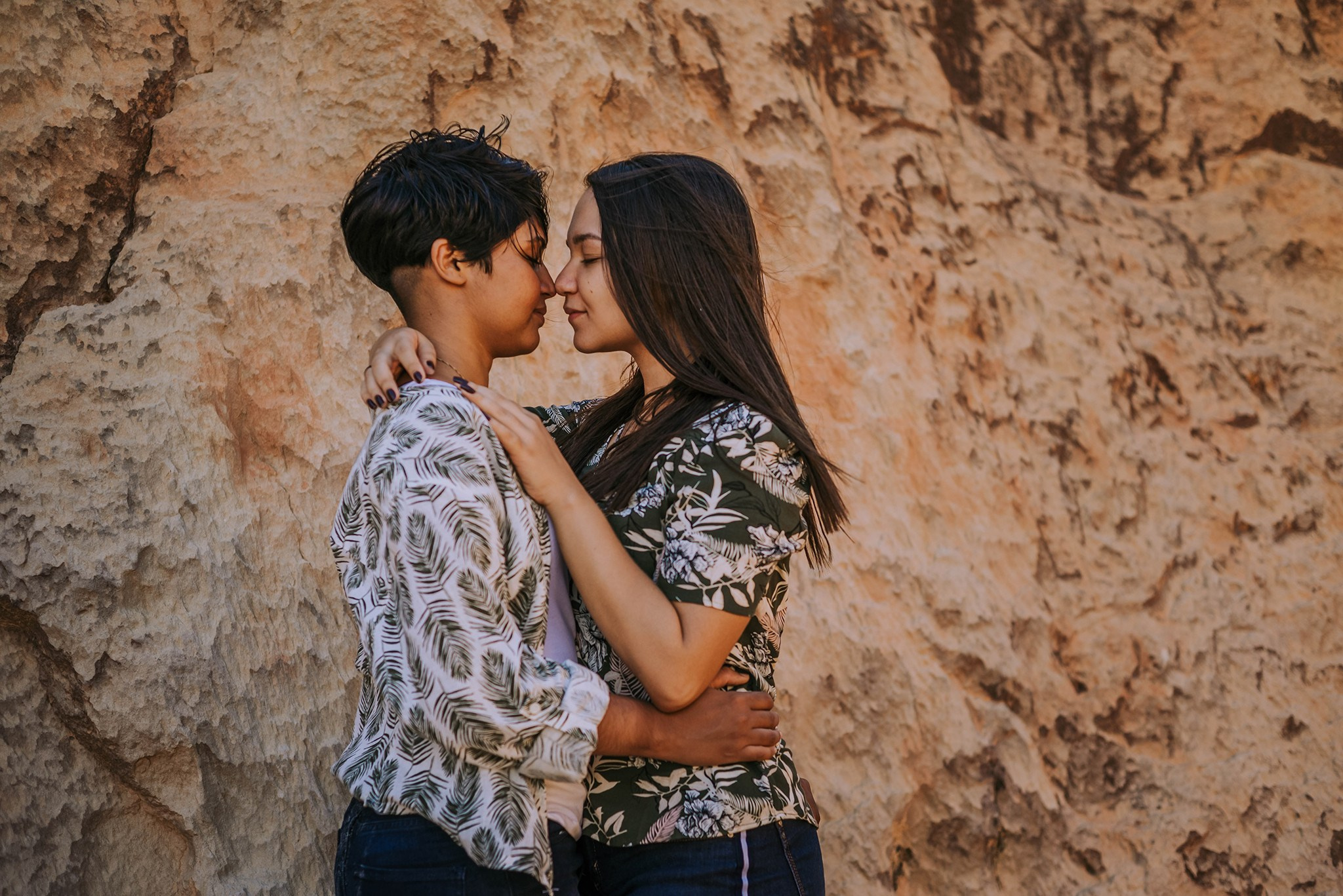 Ensaio de casal Isabelly e Vitória. R&S Fotografia e Filme fotografamos e filmamos casamentos, ensaios diversos, eventos em geral e hotelaria