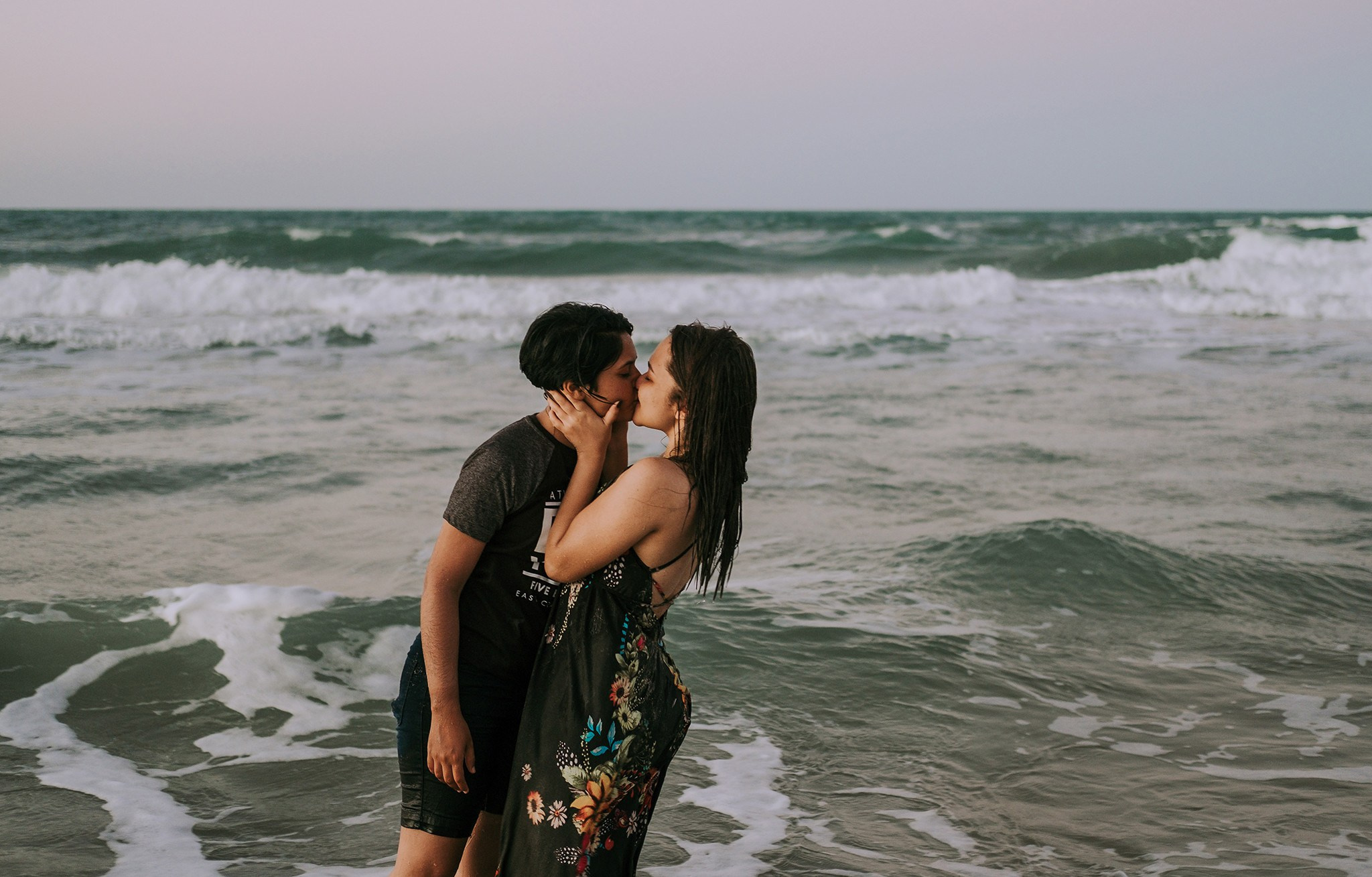 Ensaio de casal Isabelly e Vitória. R&S Fotografia e Filme fotografamos e filmamos casamentos, ensaios diversos, eventos em geral e hotelaria
