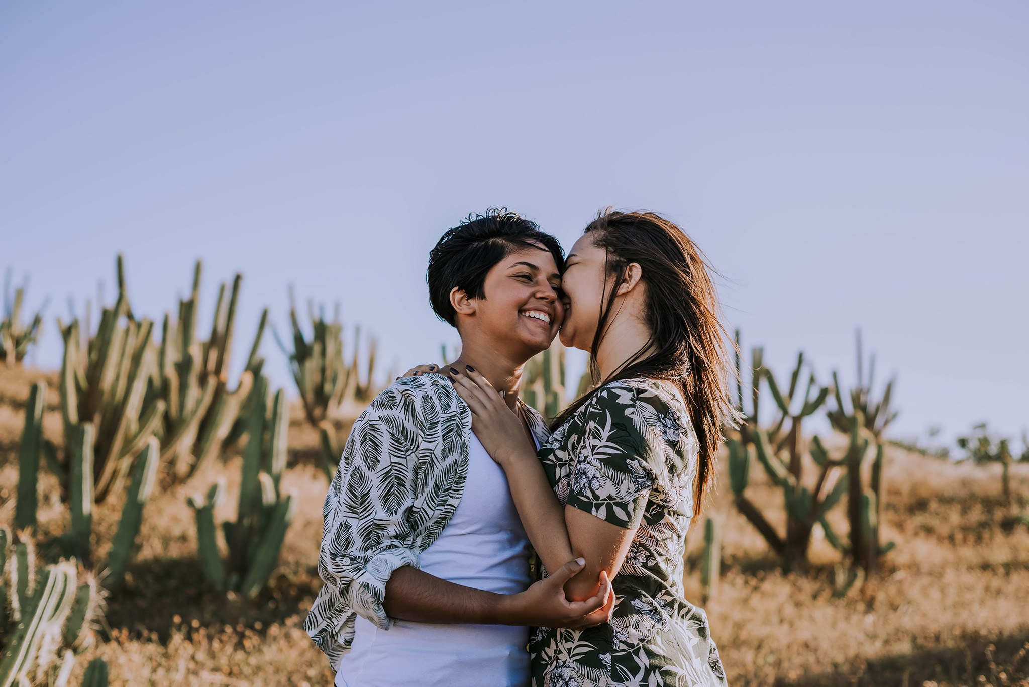 Ensaio de casal Isabelly e Vitória. R&S Fotografia e Filme fotografamos e filmamos casamentos, ensaios diversos, eventos em geral e hotelaria