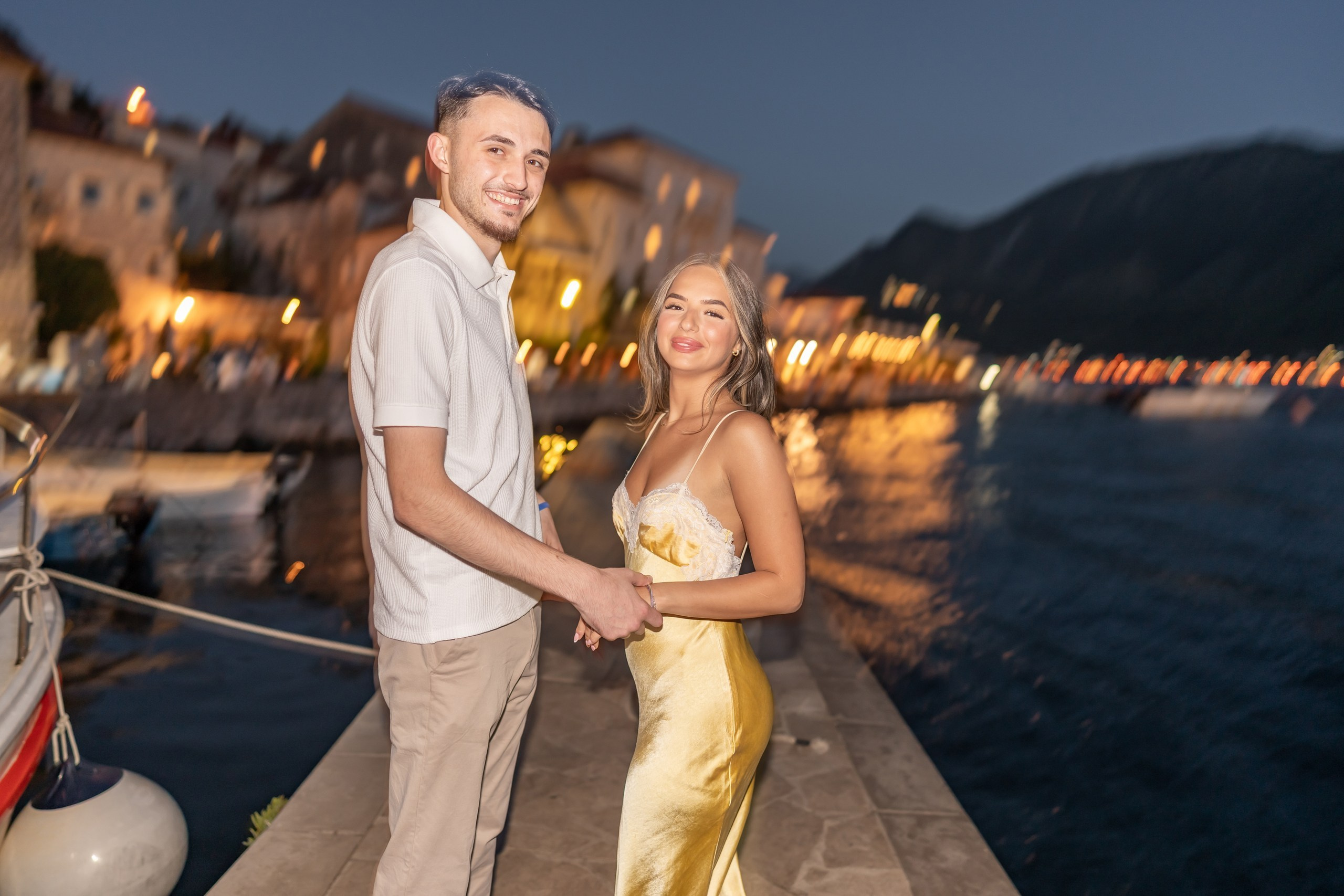 Etter solnedgang: Et sent kveldsfrieri på båt i Perast, Montenegro