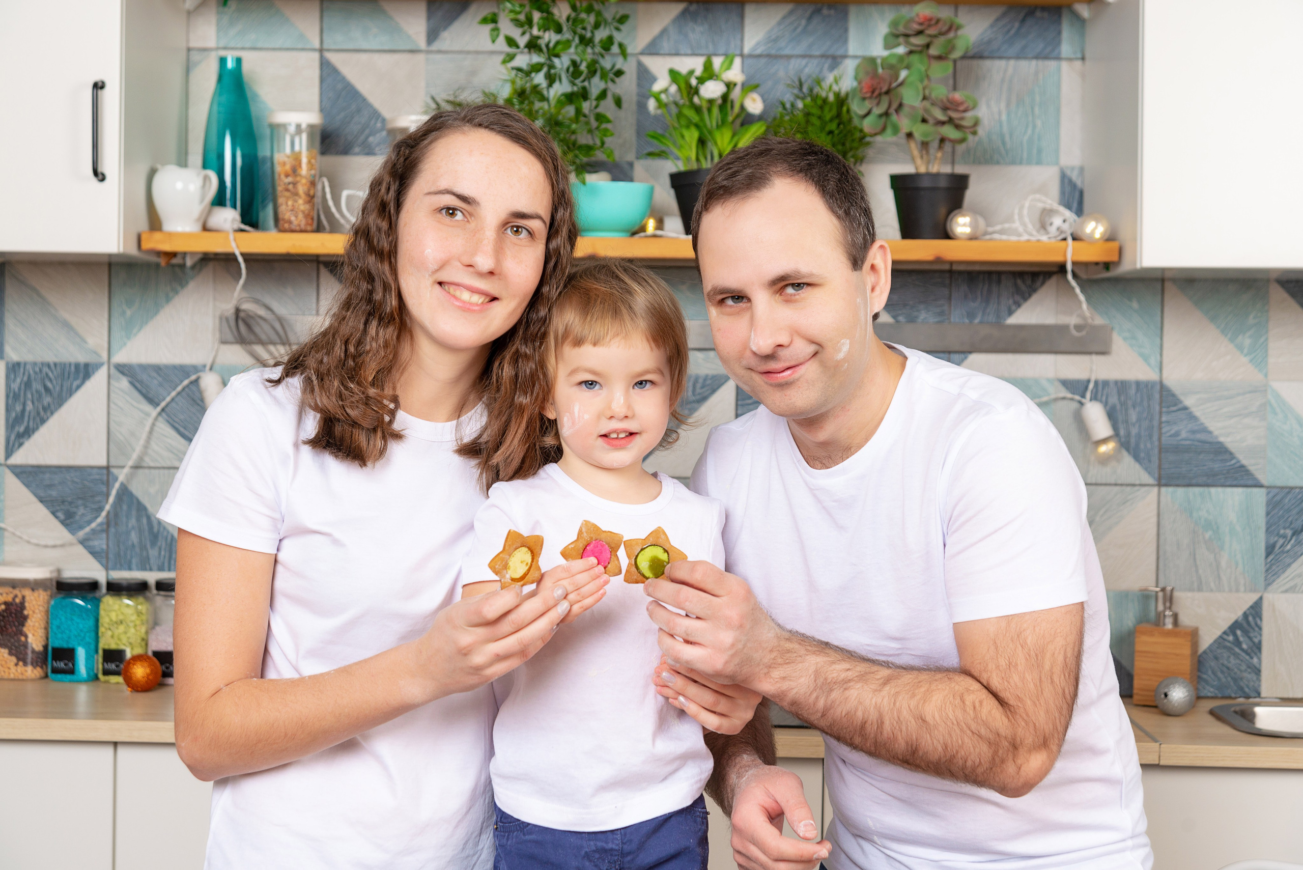 Семейная фотосессия в студии с кухонной зоной. FOTÓGRAFO MÉXICO QUINTANA ROO