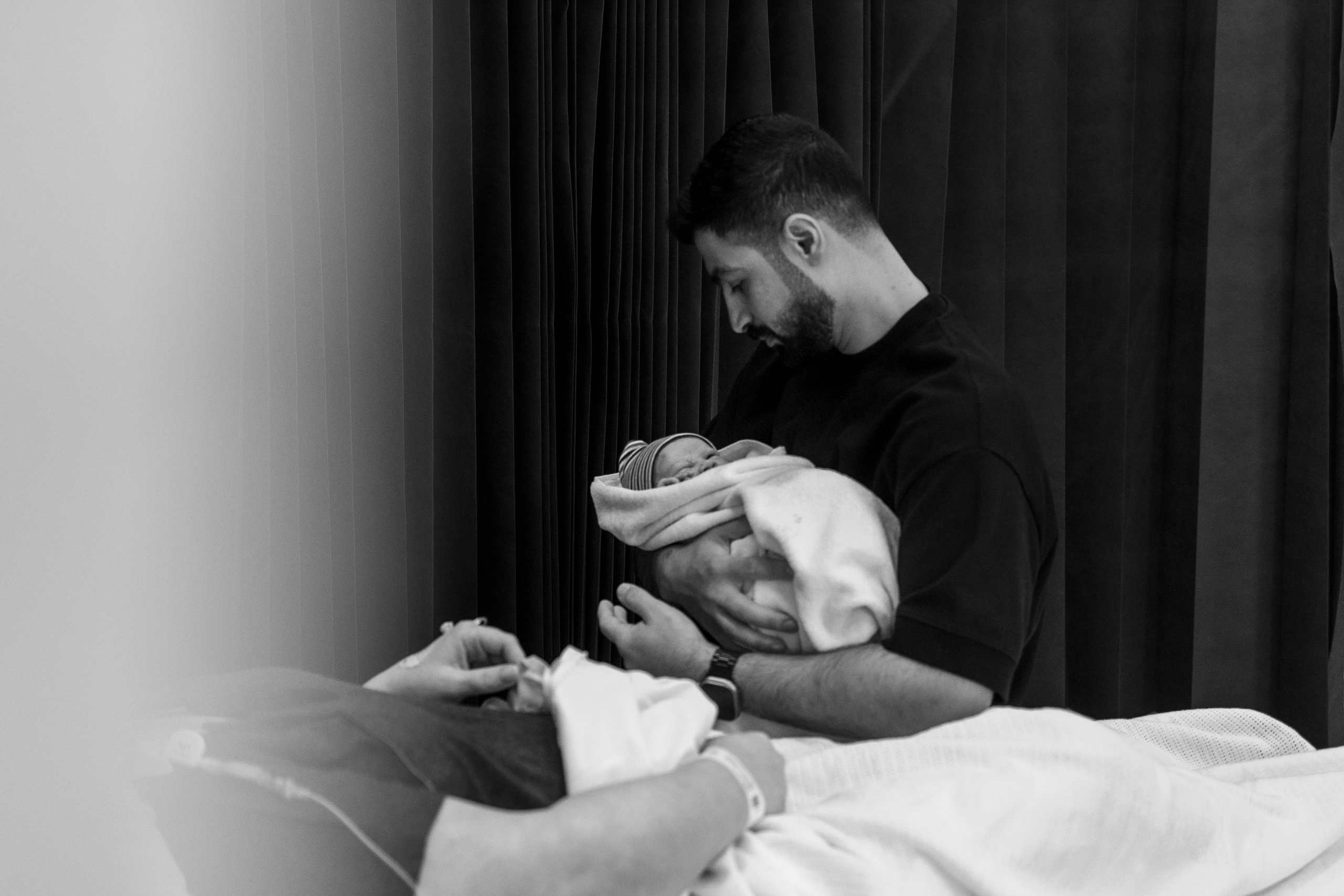 Фотограф родов, семей и новорожденных малышей в Дубае