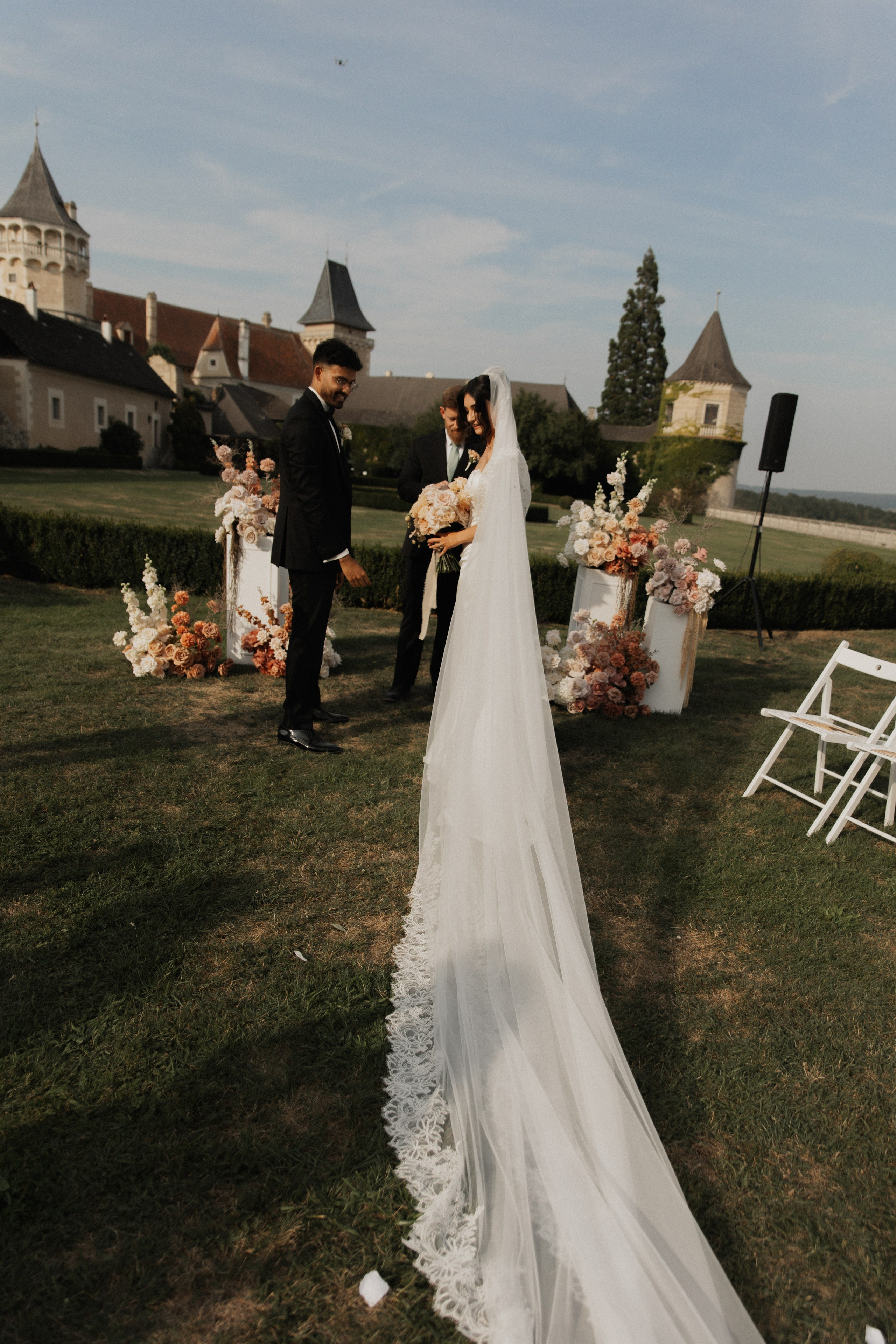 Elegant Castle Wedding in Austria | Alwin & Ruth’s Fairytale Celebration. Wedding photographer and videographer based in Timisoara, Romania