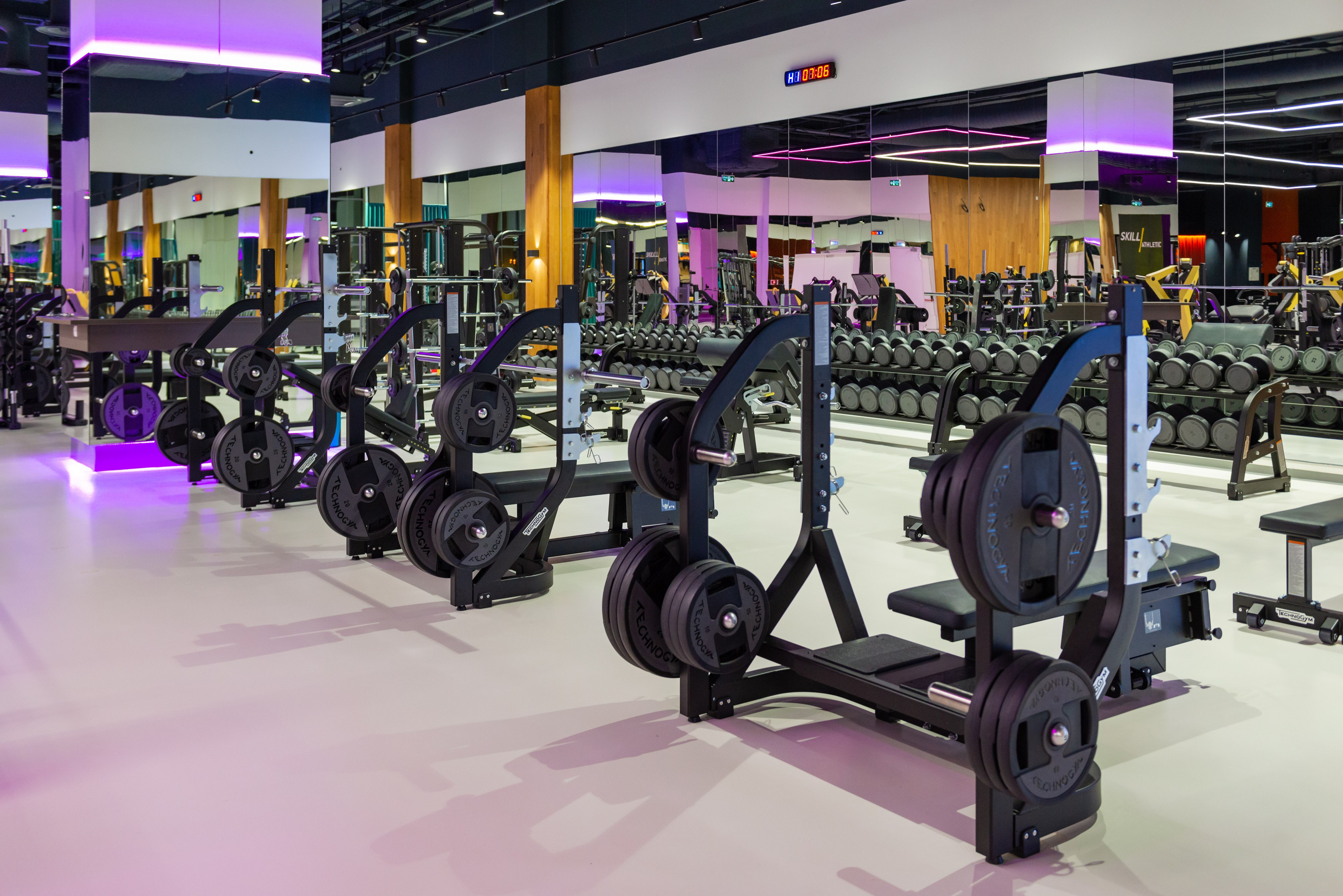 Фитнес-клуб DDX Fitness в ТЦ Июнь Мытищи. ФОТОГРАФ МЕКСИКА КИНТАНА-РОО