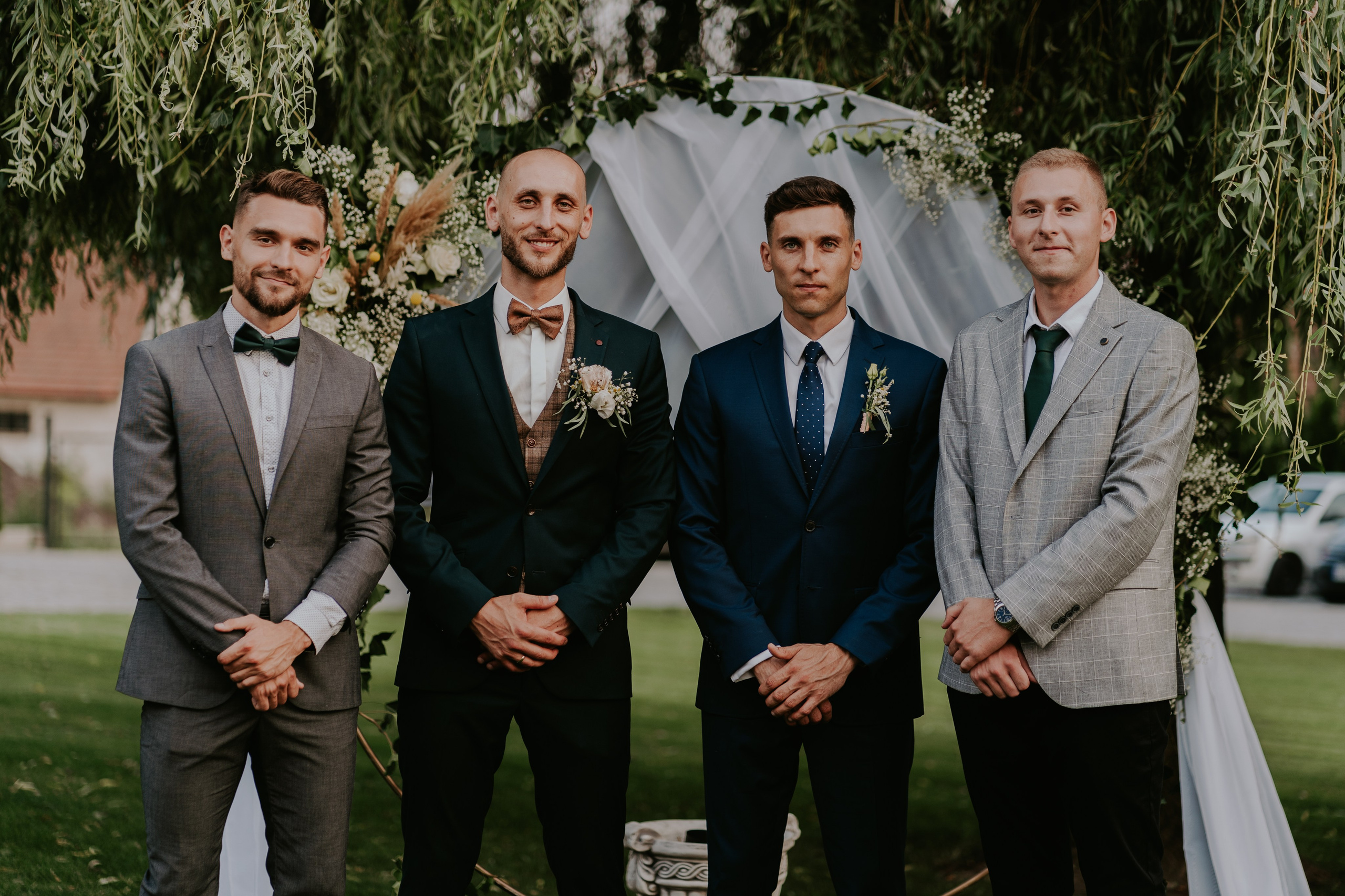 Dwór Wierzbno: plenerowy ślub pod wierzbą. Karkowskafoto - fotografia miłości