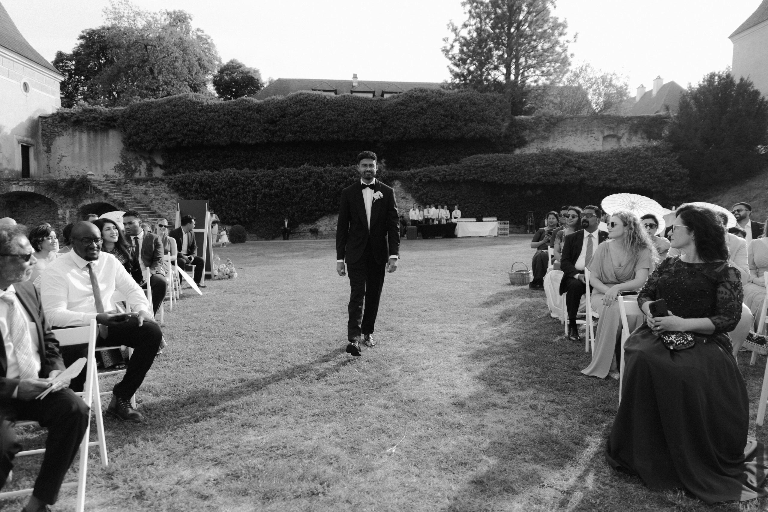 Elegant Castle Wedding in Austria | Alwin & Ruth’s Fairytale Celebration. Wedding photographer and videographer based in Timisoara, Romania