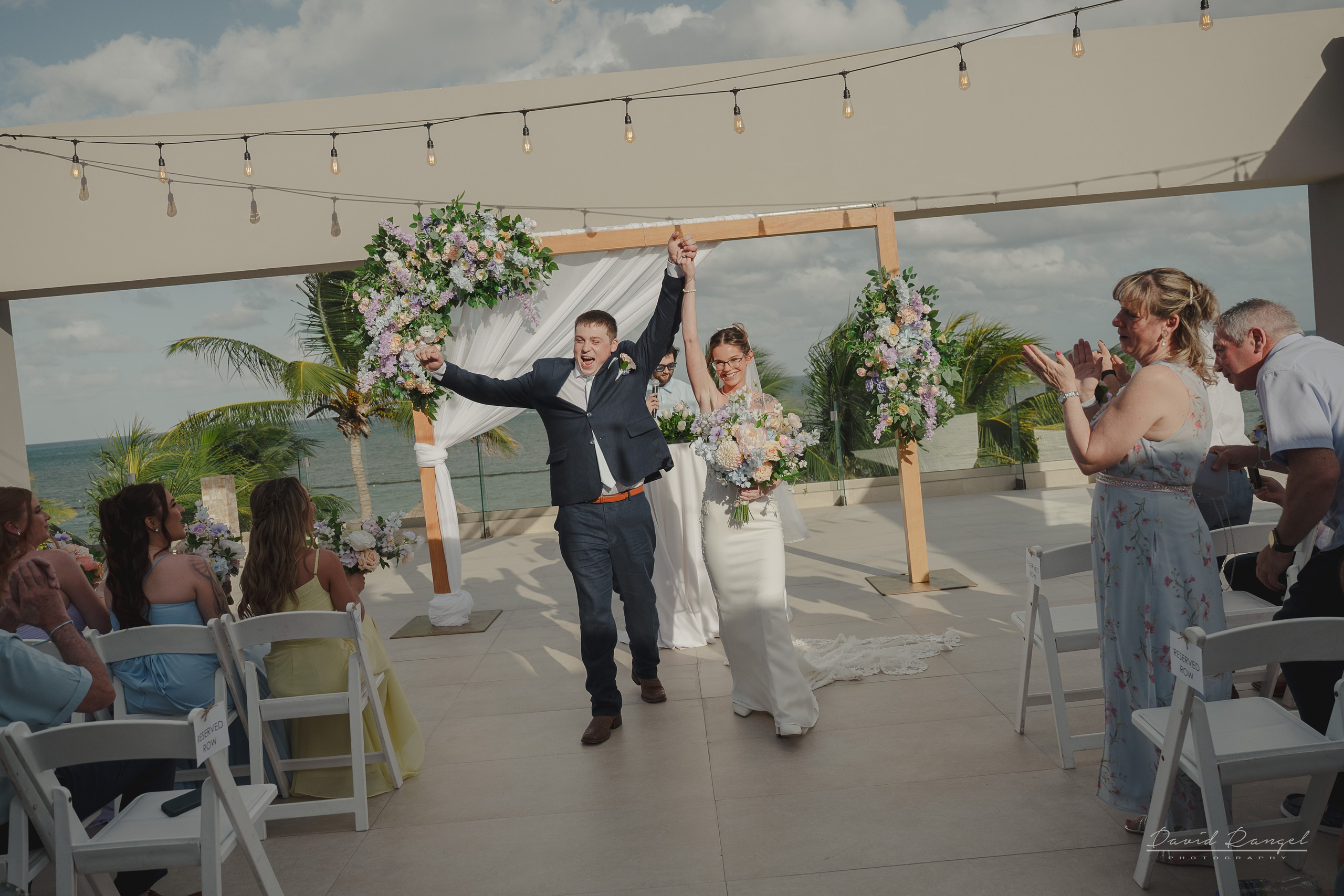 Danielle and Joshua’s sneak peek wedding. Destination wedding photographer based in Cancun and Riviera Maya with service worldwide