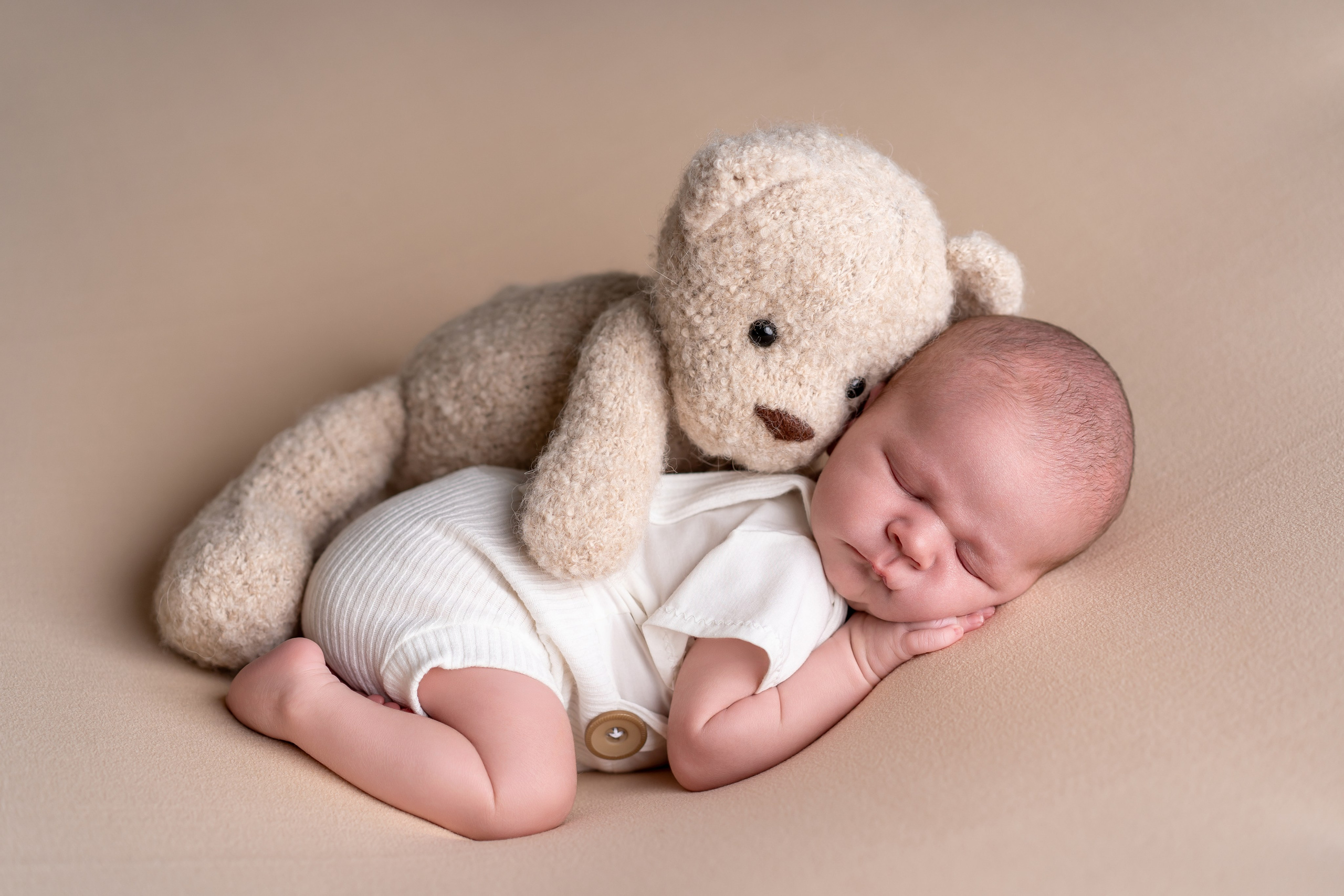 Neugeborenenfotos in Berlin – Studio oder bei Ihnen zu Hause