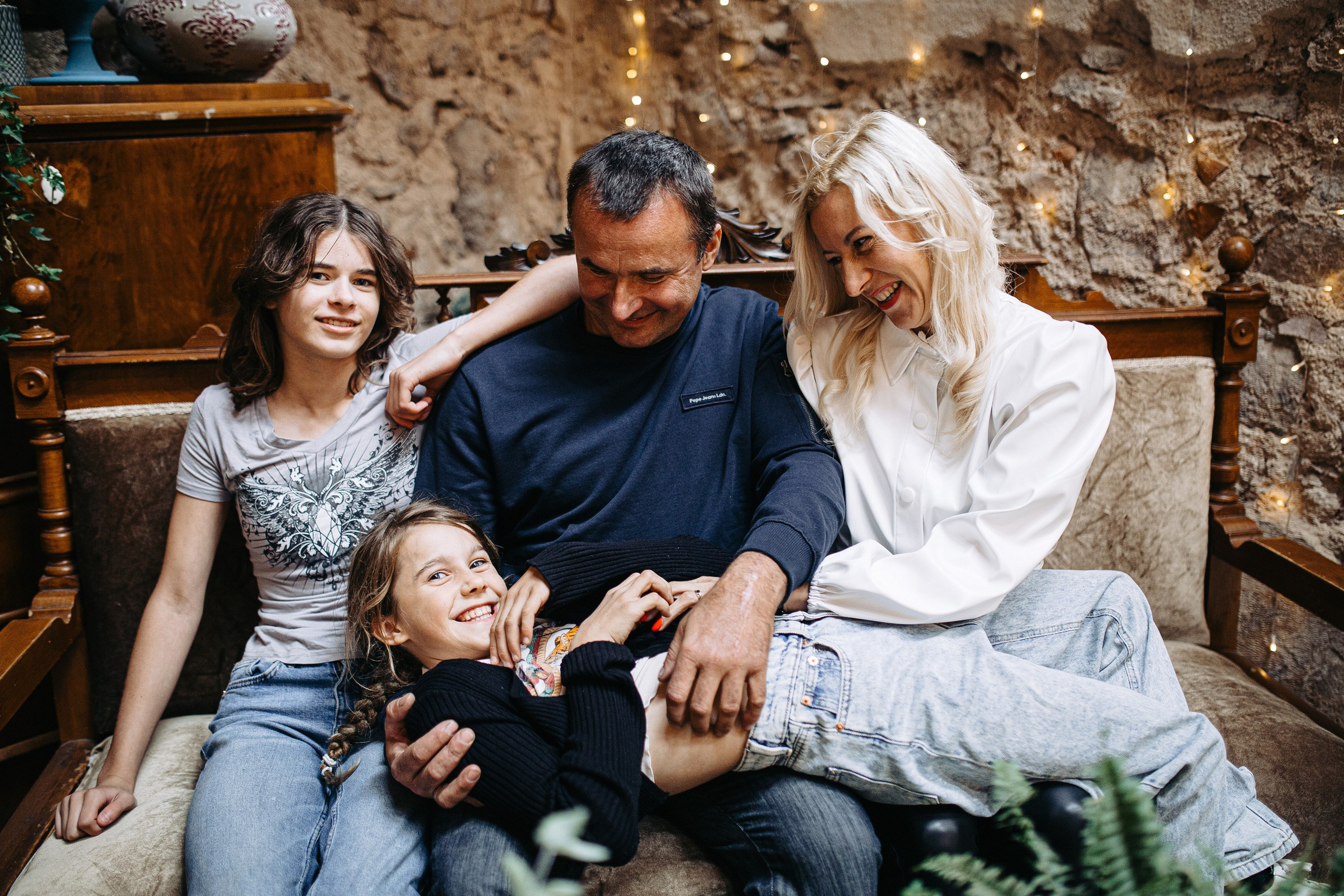 ĪPAŠI DZĪVAS UN SIRSNĪGAS ĢIMENES BILDES