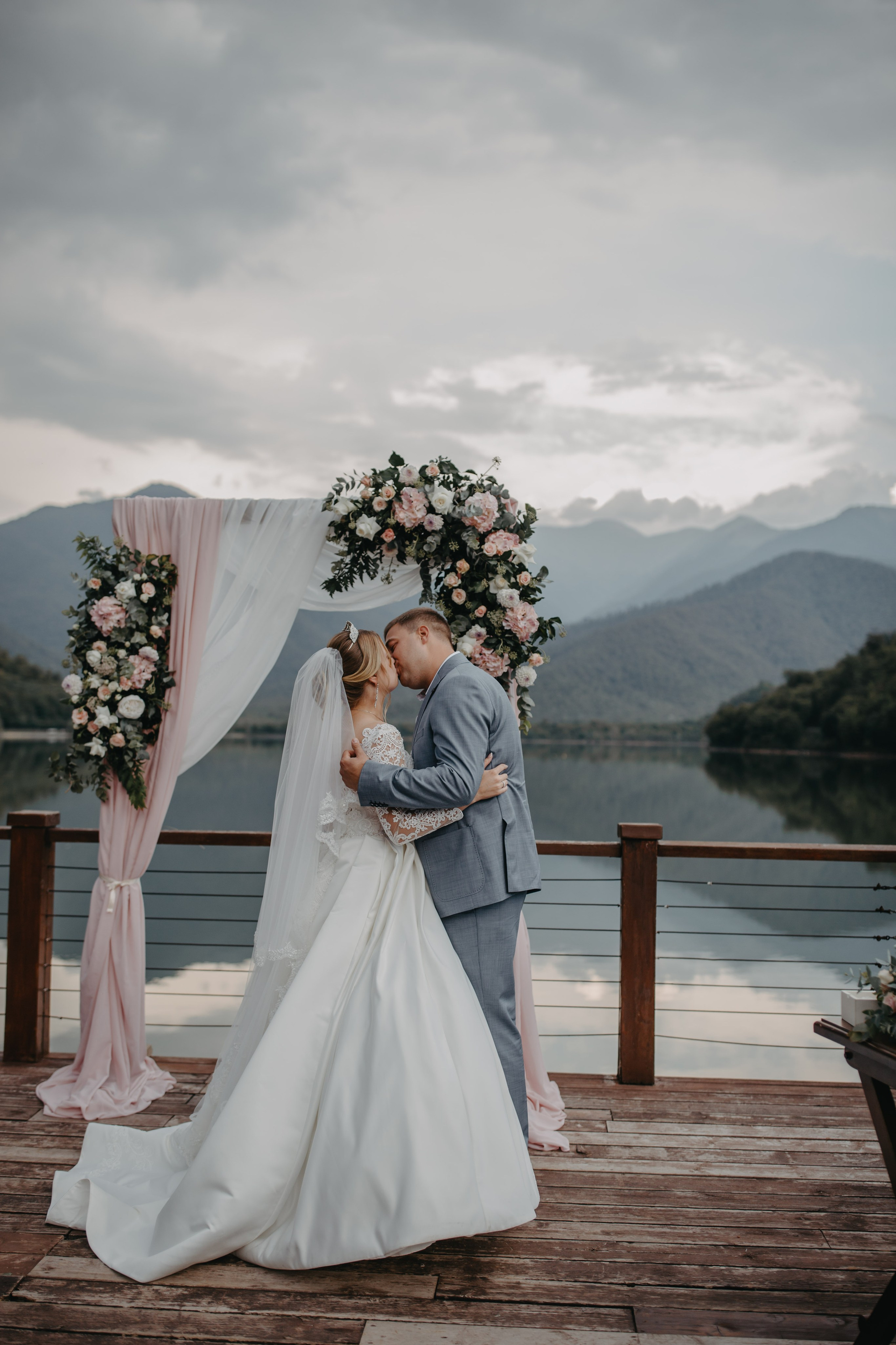 Wedding at Kvareli Lake Hotel and SPA. Арт Ивент Студио — Самое рейтинговое свадебное агентство в Грузии