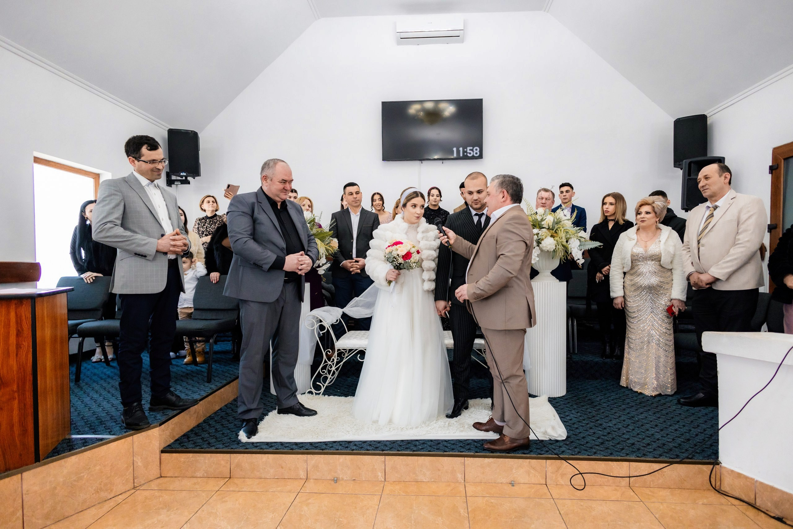 Fotograf nuntă Târgu Neamț – Samuel și Roxana, fotografie autentică realizată de AlinoFotoStudio 2. Fotograf nuntă Iași, Bacău, Suceava și Botoșani – Alin Chirilă surprinzând momente reale de nuntă 3. Fotografie de nuntă cu emoție și credință – AlinoFotoStudio, fotograf povestitor 4. Fotograf profesionist nuntă în Moldova – cadre naturale și pline de emoție 5. Alin Chirilă fotograf nuntă – poveste reală surprinsă prin fotografie 6. Fotograf nuntă cu stil documentar – momente autentice din ziua nunții Pregătiri mireasă acasă – fotografie naturală realizată de Alin Chirilă fotograf nuntă 8. Detalii din ziua nunții – fotograf nuntă Iași și Botoșani, AlinoFotoStudio 9. Emoții din dimineața nunții – fotograf profesionist Moldova 10. Cadre autentice din pregătiri – fotograf nuntă Suceava și Bacău Ceremonie religioasă nuntă – moment emoționant surprins de fotograf Alin Chirilă 12. Nuntă cu valori creștine – fotografie din biserică realizată cu discreție 13. Rugăciune și emoție în ziua nunții – fotograf nuntă Târgu Neamț 14. Legământ în fața lui Dumnezeu – fotografie de nuntă autentică 15. Fotograf nuntă biserică – momente sincere și pline de semnificație Petrecere de nuntă – cadre naturale realizate de AlinoFotoStudio 17. Bucurie și dans la nuntă – fotograf nuntă Iași și împrejurimi 18. Momente autentice de la restaurant – fotograf nuntă Bacău Suceava 19. Atmosferă de nuntă surprinsă discret – Alin Chirilă fotograf -AlinoFotoStudio – fotograf nuntă cu abordare naturală și emoțională 21. Alin Chirilă fotograf – povestitor prin fotografie de nuntă 22. Fotograf nuntă în Moldova – stil documentar și autentic 23. Fotografie de nuntă sinceră și elegantă – AlinoFotoStudio- Fotograf nuntă Iași Bacău Suceava Botoșani – Alin Chirilă AlinoFotoStudio 26. Fotograf nuntă Târgu Neamț și Moldova – fotografie profesională de eveniment 27. Fotograf nuntă cu valori creștine și stil documentar – AlinoFotoStudio - Alin Chirilă – AlinoFotoStudio Fotograf nuntă Iași • Bacău • Suceava • Botoșani - Samuel & Roxana, Târgu Neamț -Momente reale, trăite sincer și păstrate pentru totdeauna.