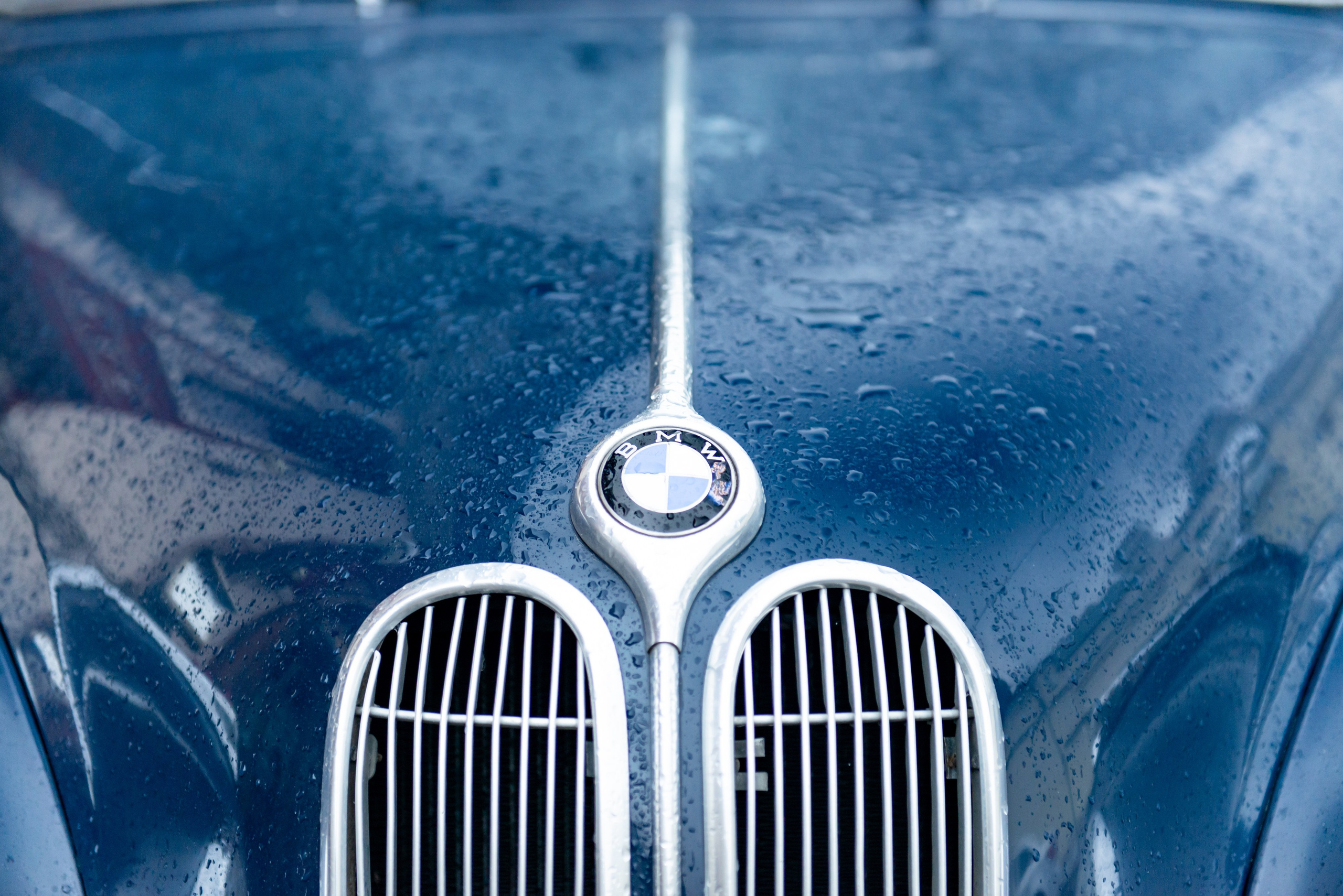 Красивая BMW 501 у ресторана Ноев Ковчег в Москве. ФОТОГРАФ МЕКСИКА КИНТАНА-РОО