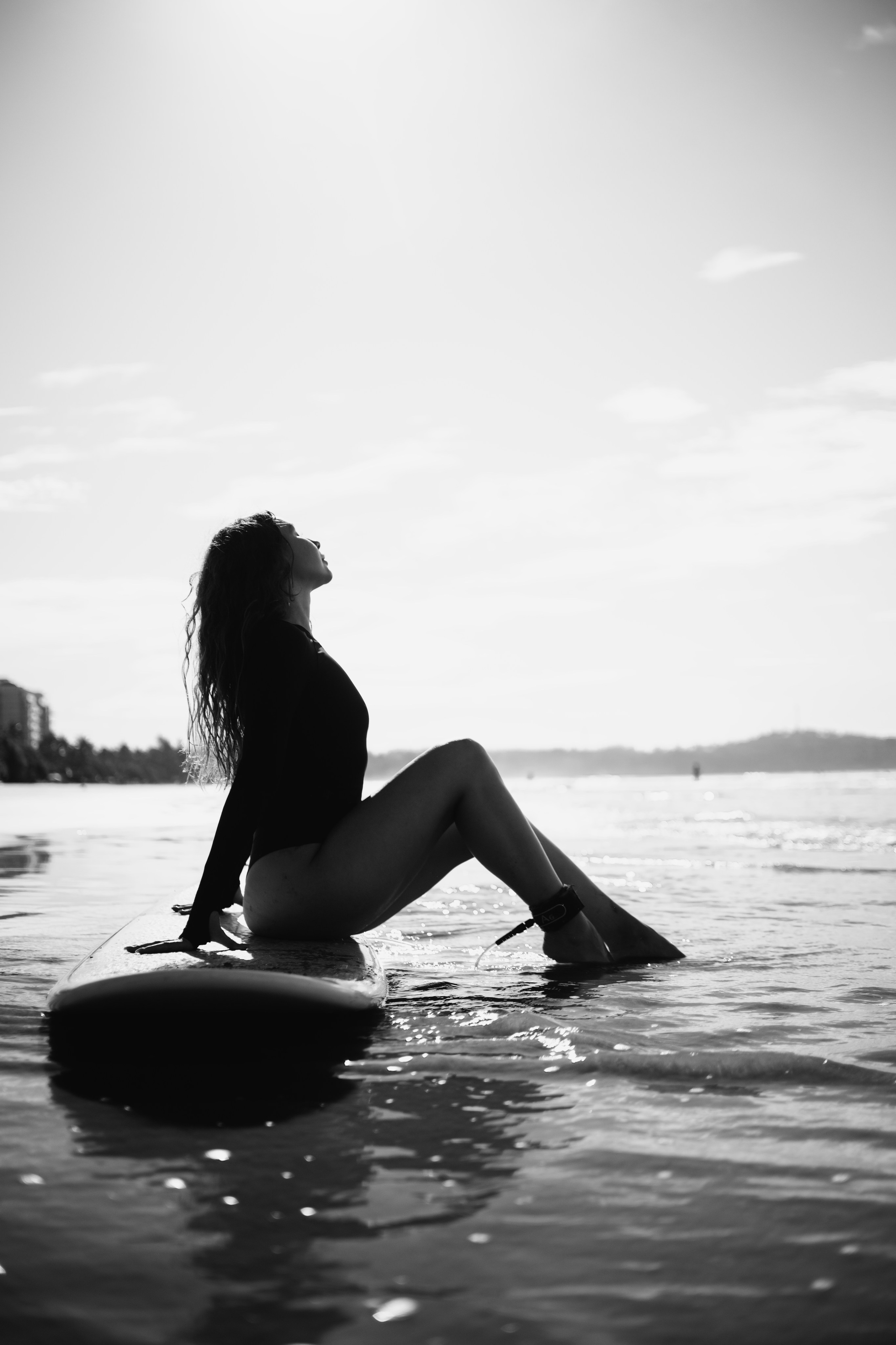 Photoshoot with a surfboard | BW