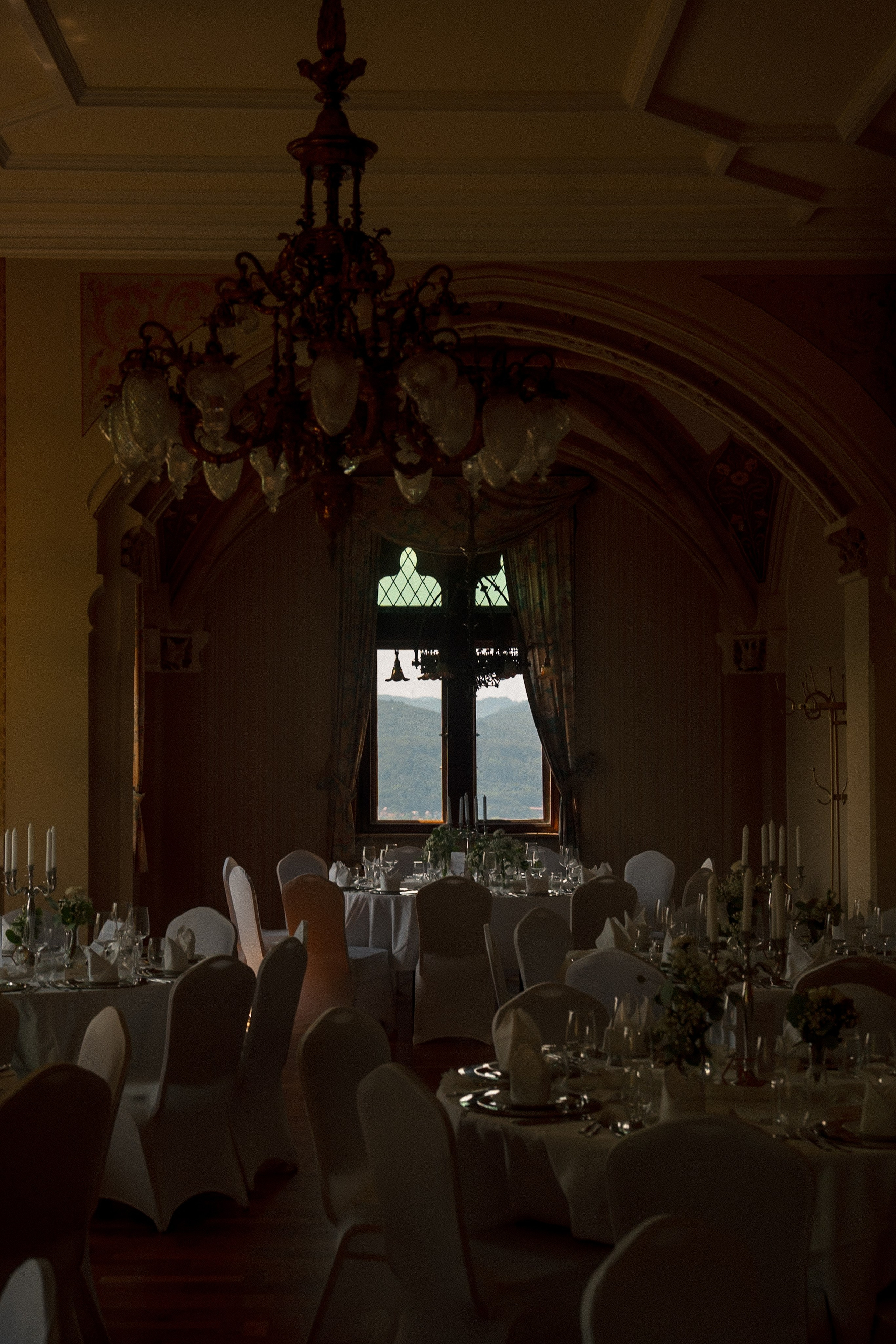 Joann & Hanning’s Timeless Wedding at Schloss Bürresheim | Destination Wedding Photographer. Raw Studio: Capturing Elegant weddings accross Europe