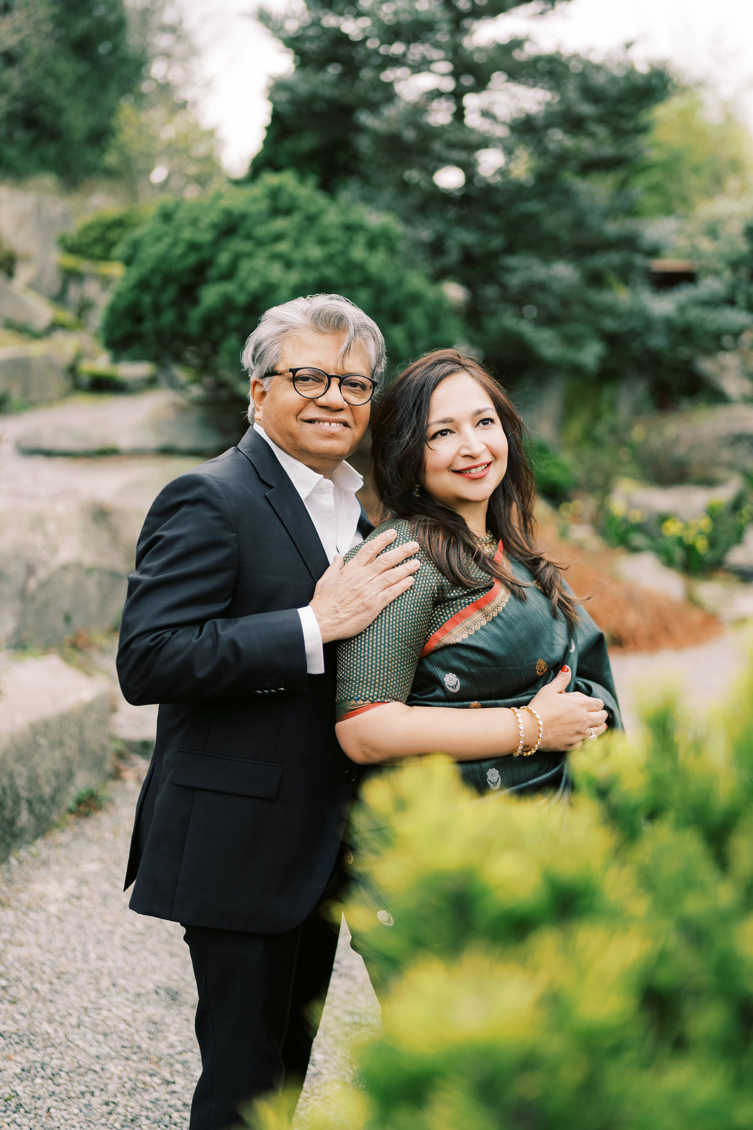 Family photoshoot at Bellevue Botanical Garden. March 2024. EVAN ARISTOV WEDDING PHOTOGRAPHY — Seattle Wedding Photographer