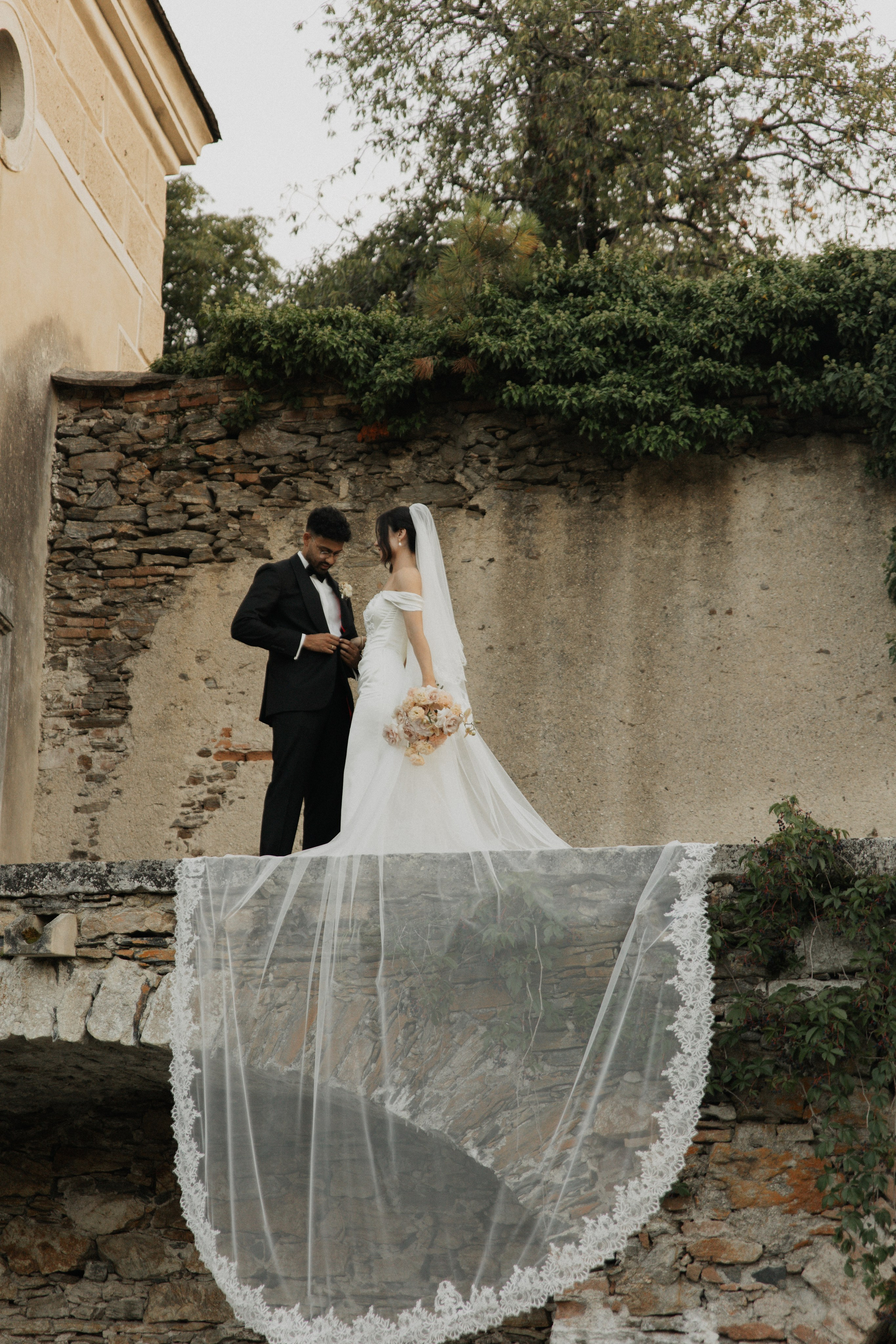 Elegant Castle Wedding in Austria | Alwin & Ruth’s Fairytale Celebration. Wedding photographer and videographer based in Timisoara, Romania