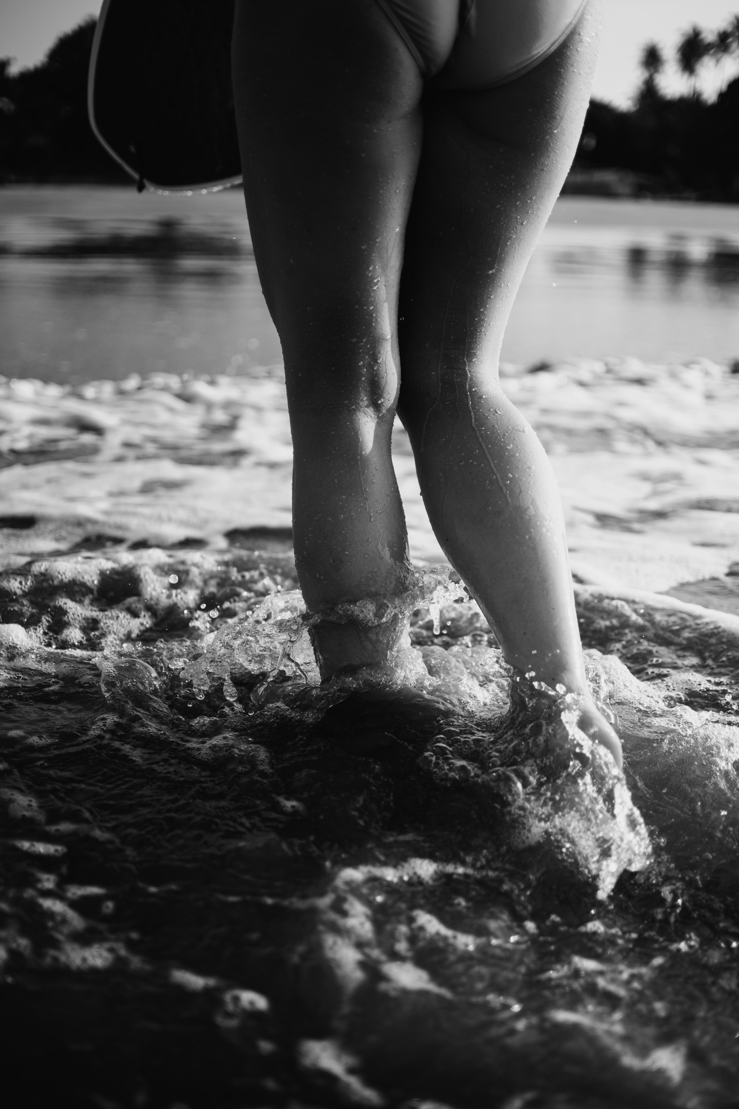Photoshoot with a surfboard | BW
