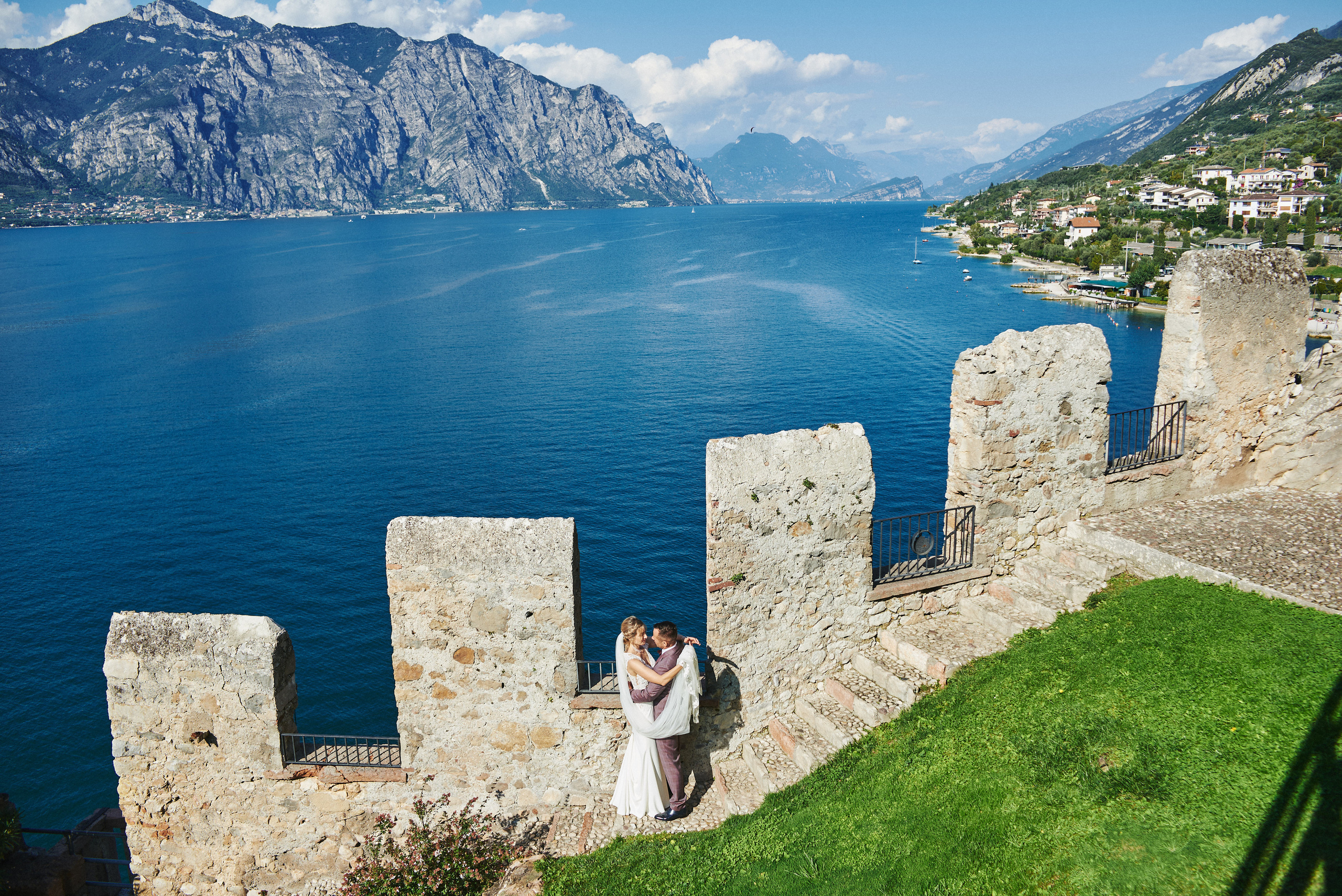 wedding photo shoot in castle of malcesine on garda lake