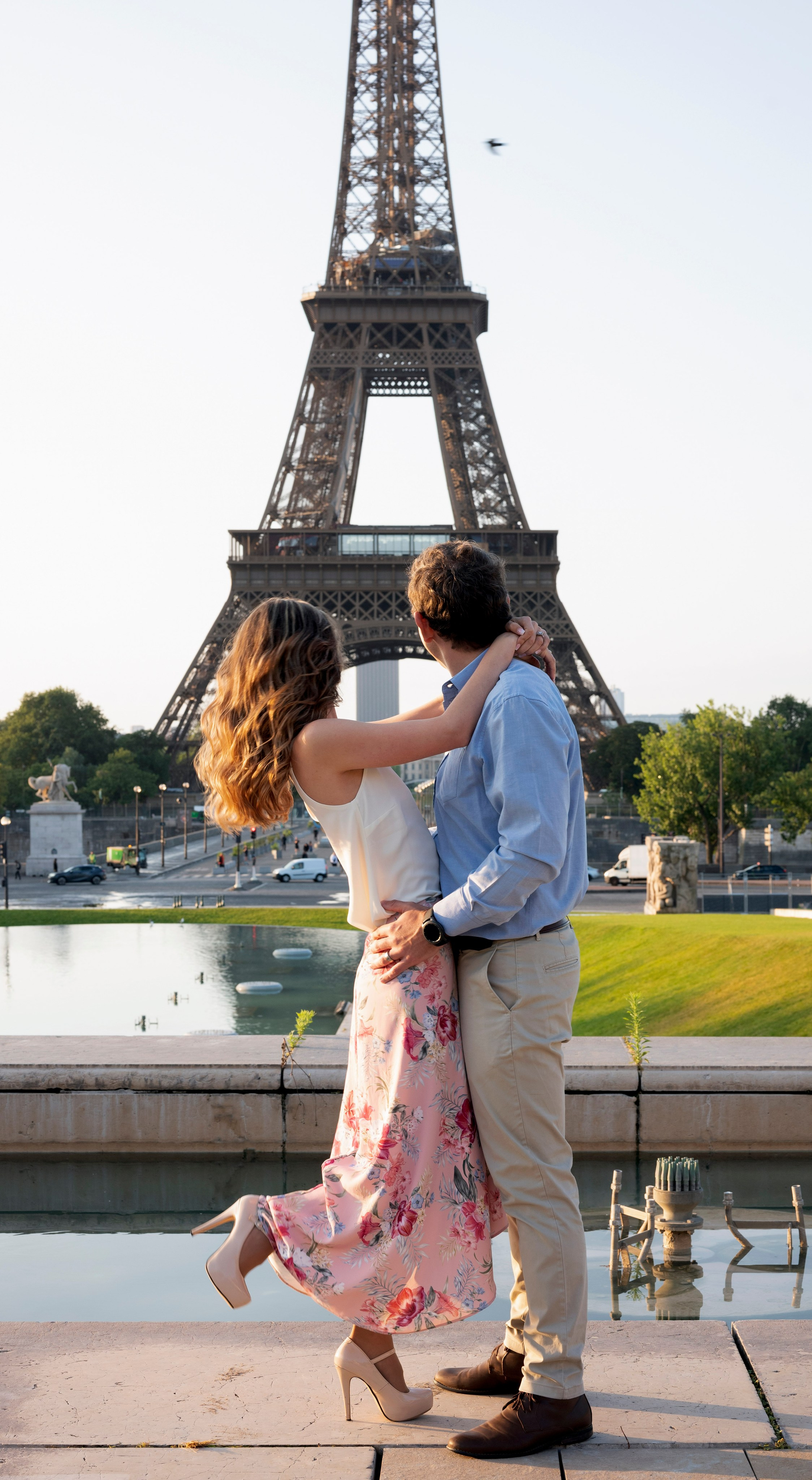 Street photoshoot in Paris. Alina Tagzieva- a photograper in Paris