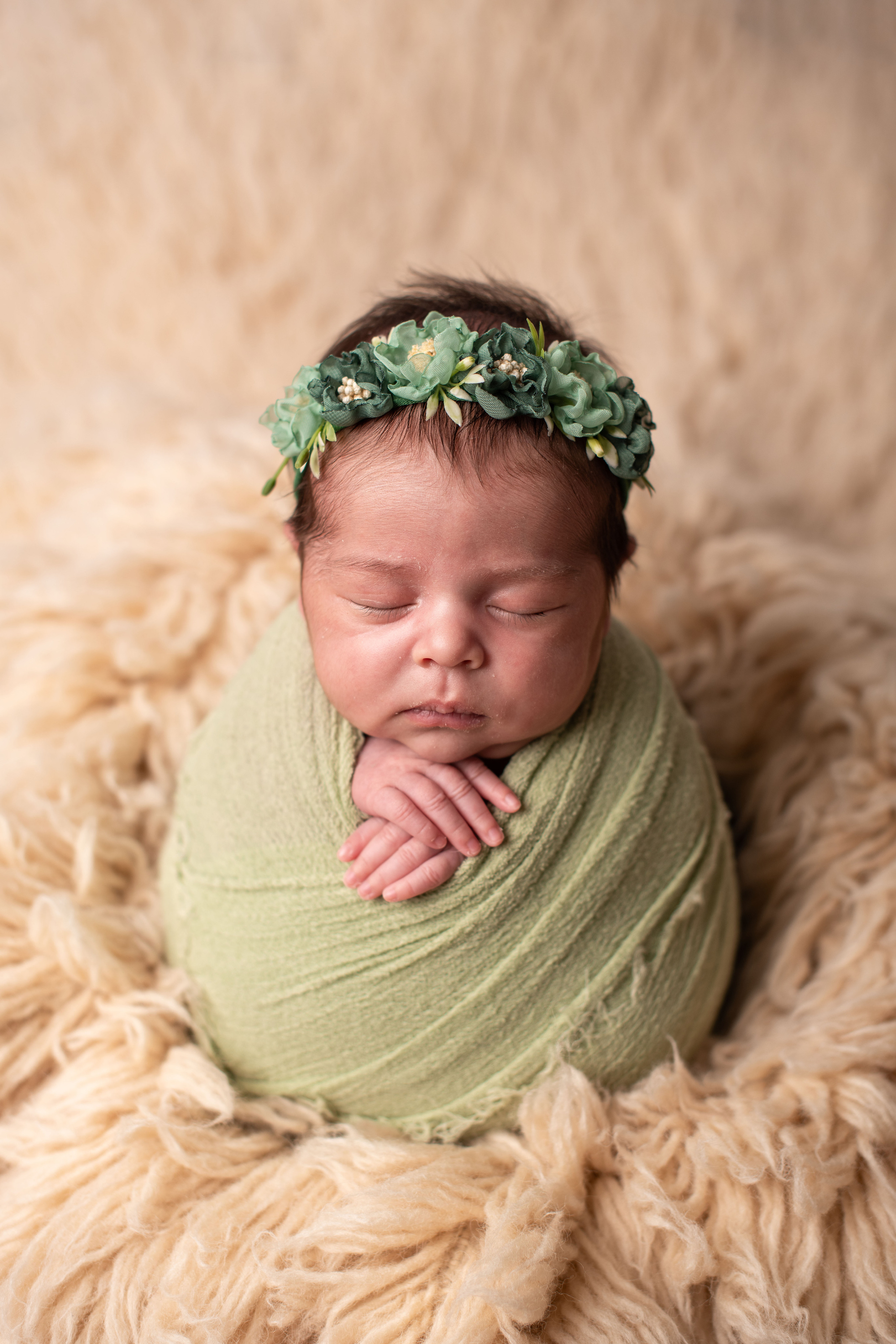 Newborn photoshoot. Newborn photographer Sacramento
