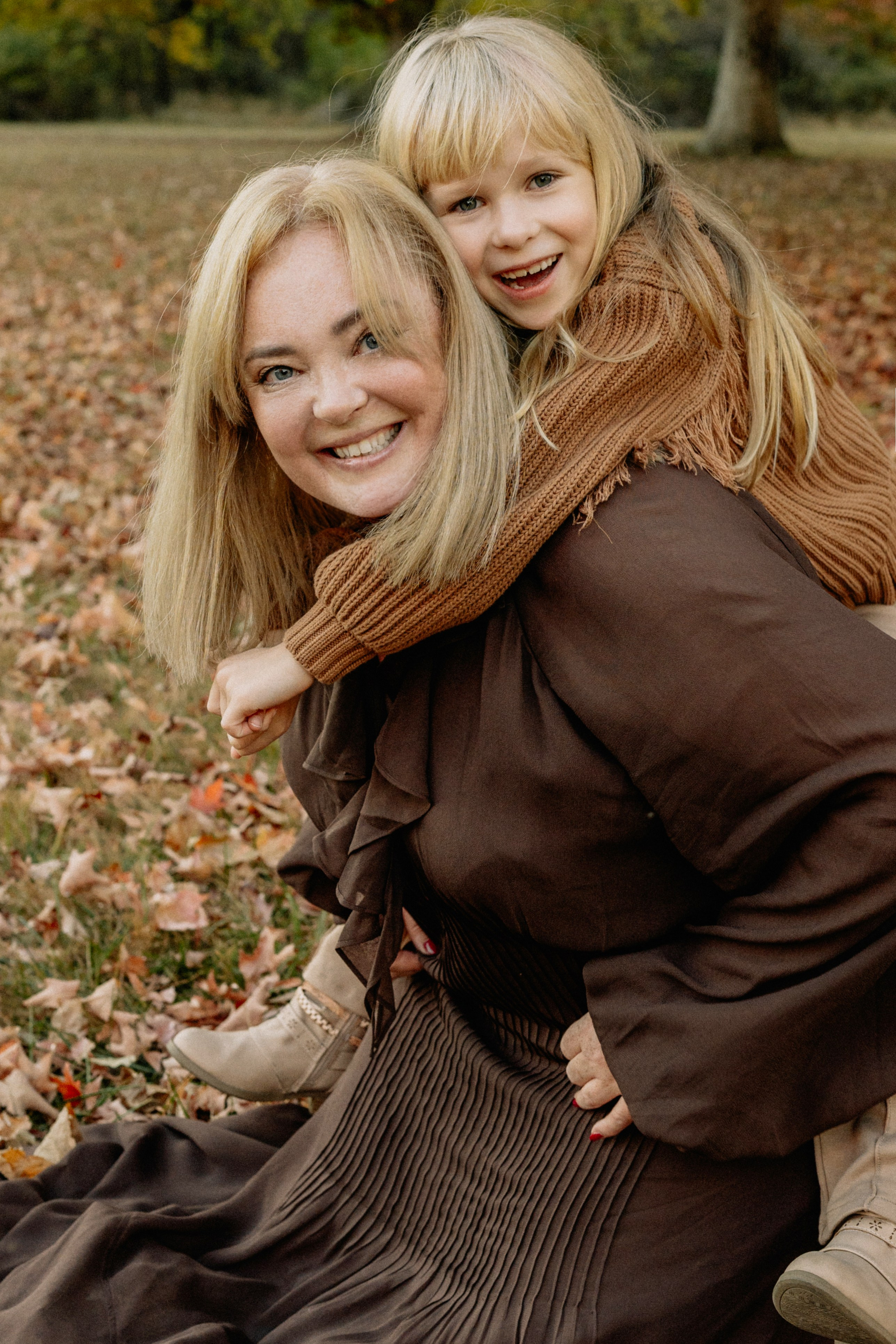 Fall Family Photography – Golden Leaves & Warm Tones. Alisa Tant — Family and newborn photographer Bucks County, Montgomery county, Philadelphia, NJ