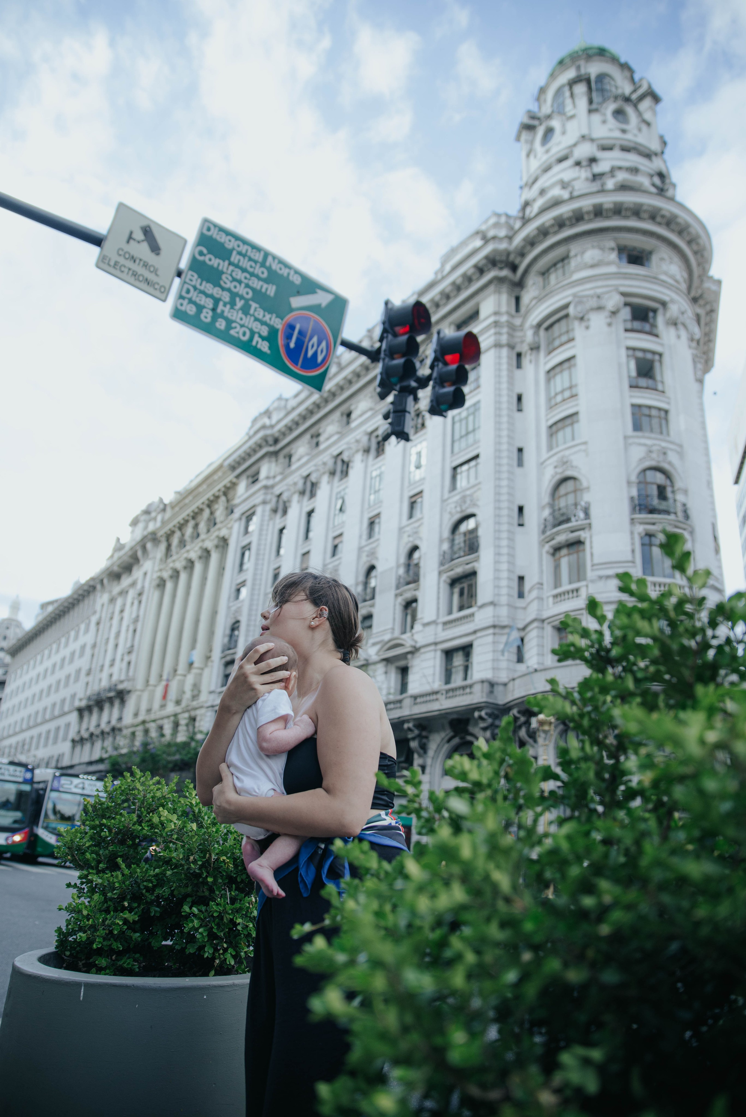 Mom Yana and Mars. Photographer @elmirkami in the city of Buenos Aires