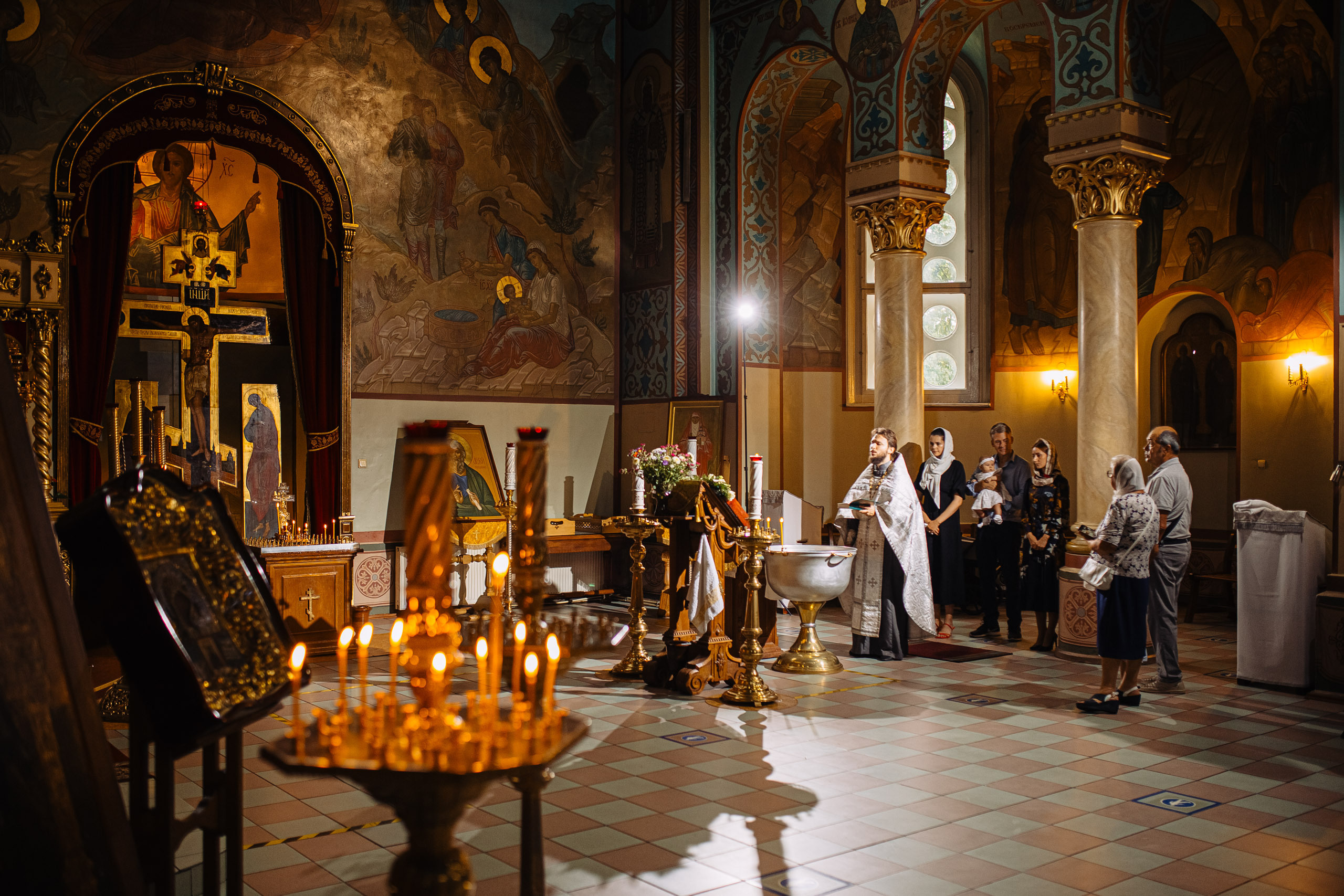 Фотосъемка крещения младенца в Риге в любой церки