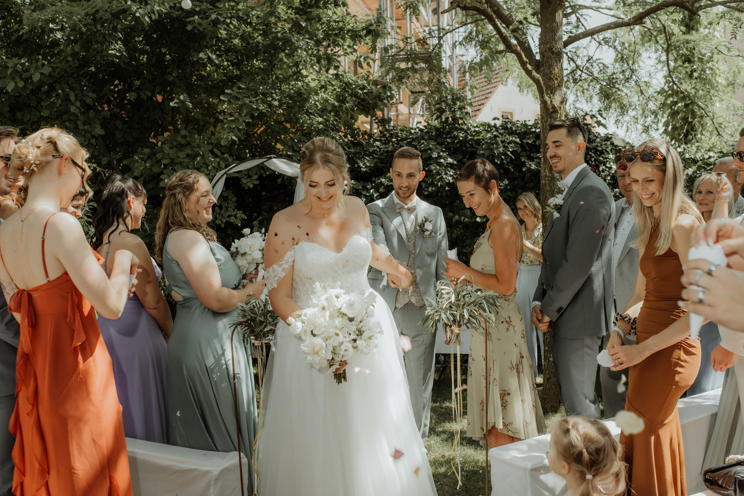Freie Trauung Lara & Yannick | Landhaus Odaia | Fotograf Würzburg. Anna Saribekyan – Beste Hochzeitsfotografin in Würzburg, Top 10 in Deutschland