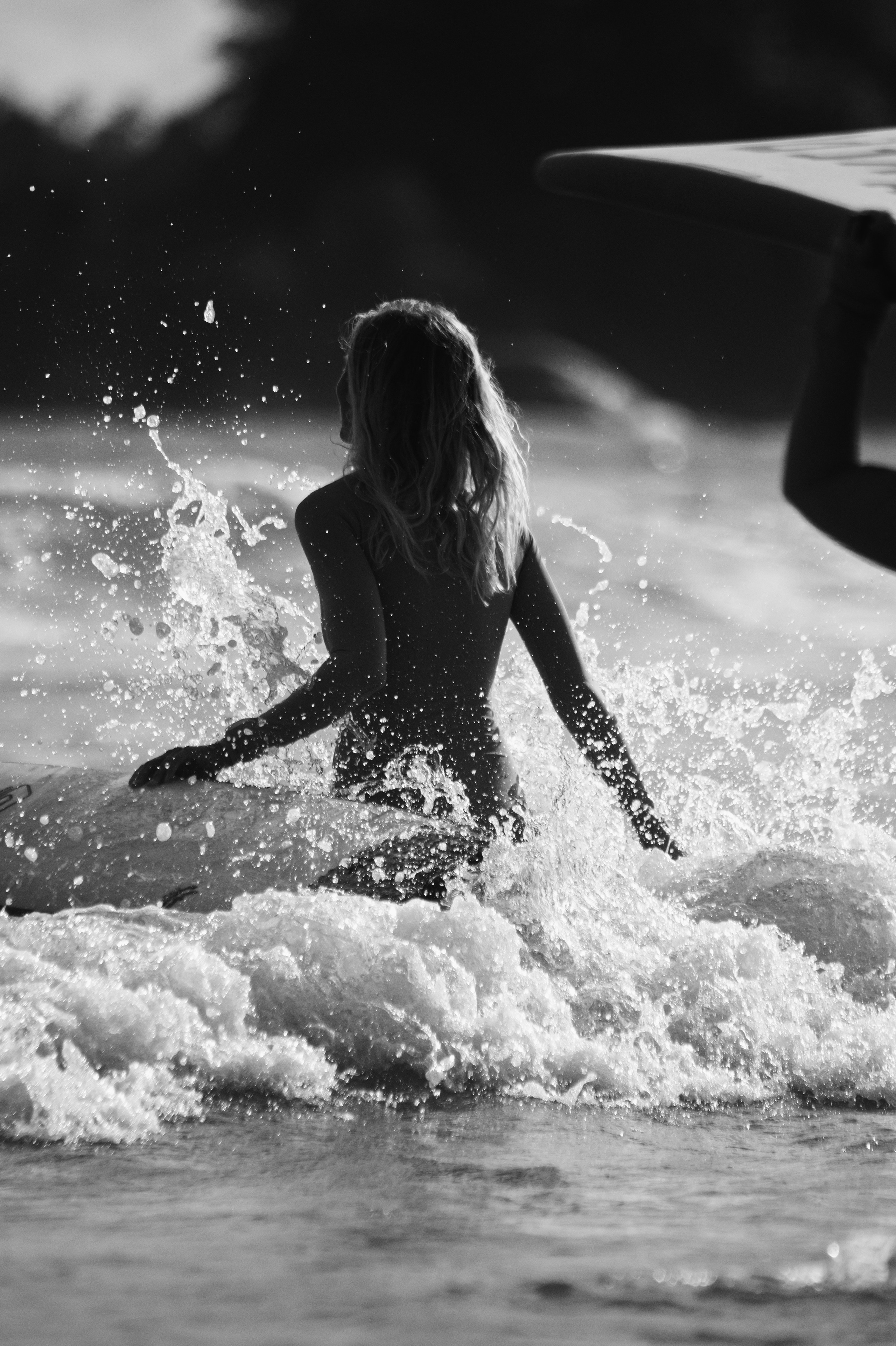 Photoshoot with a surfboard | BW