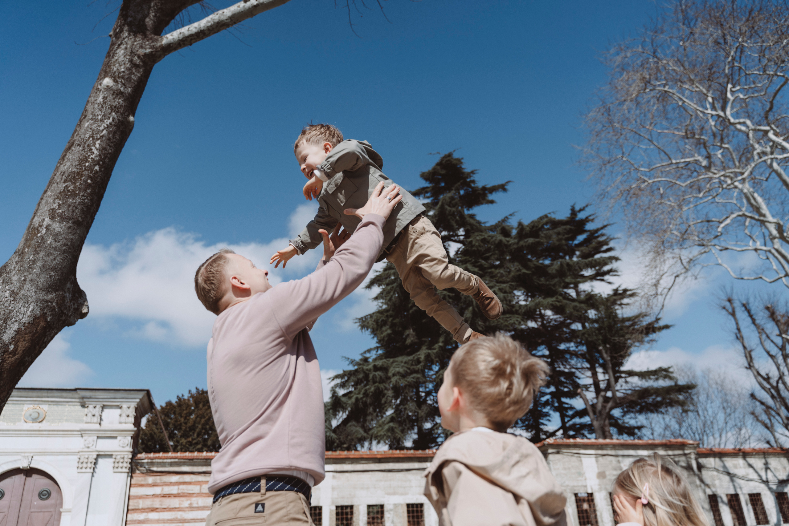 Family walk in the center of Istanbul. Aesthetic & Lifestyle photographer in Da Nang, Vietnam