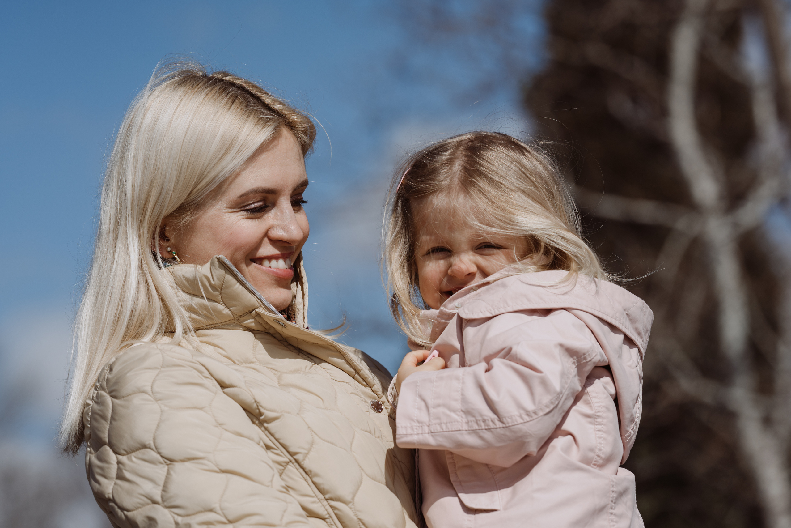 Family walk in the center of Istanbul. Aesthetic & Lifestyle photographer in Da Nang, Vietnam