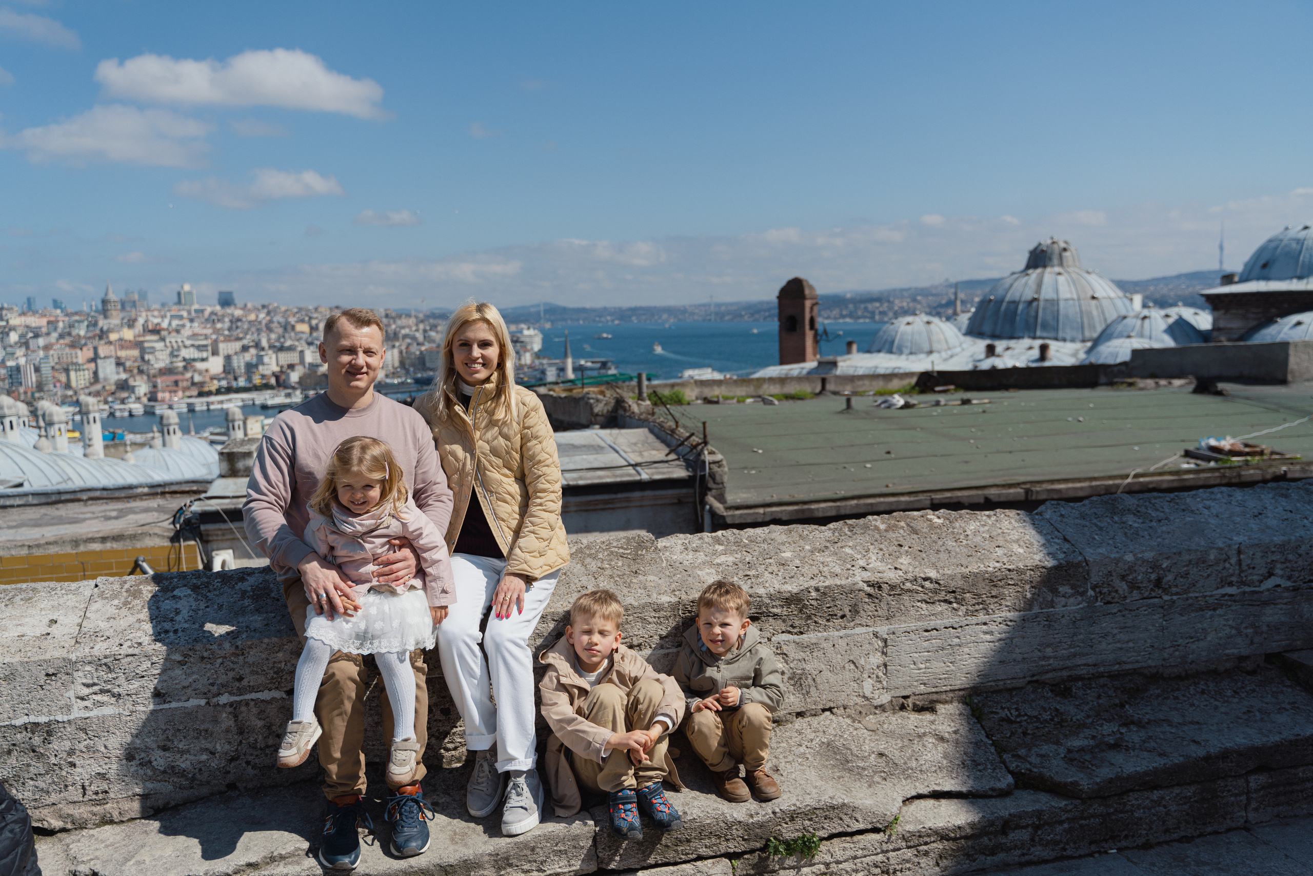 Family walk in the center of Istanbul. Aesthetic & Lifestyle photographer in Da Nang, Vietnam