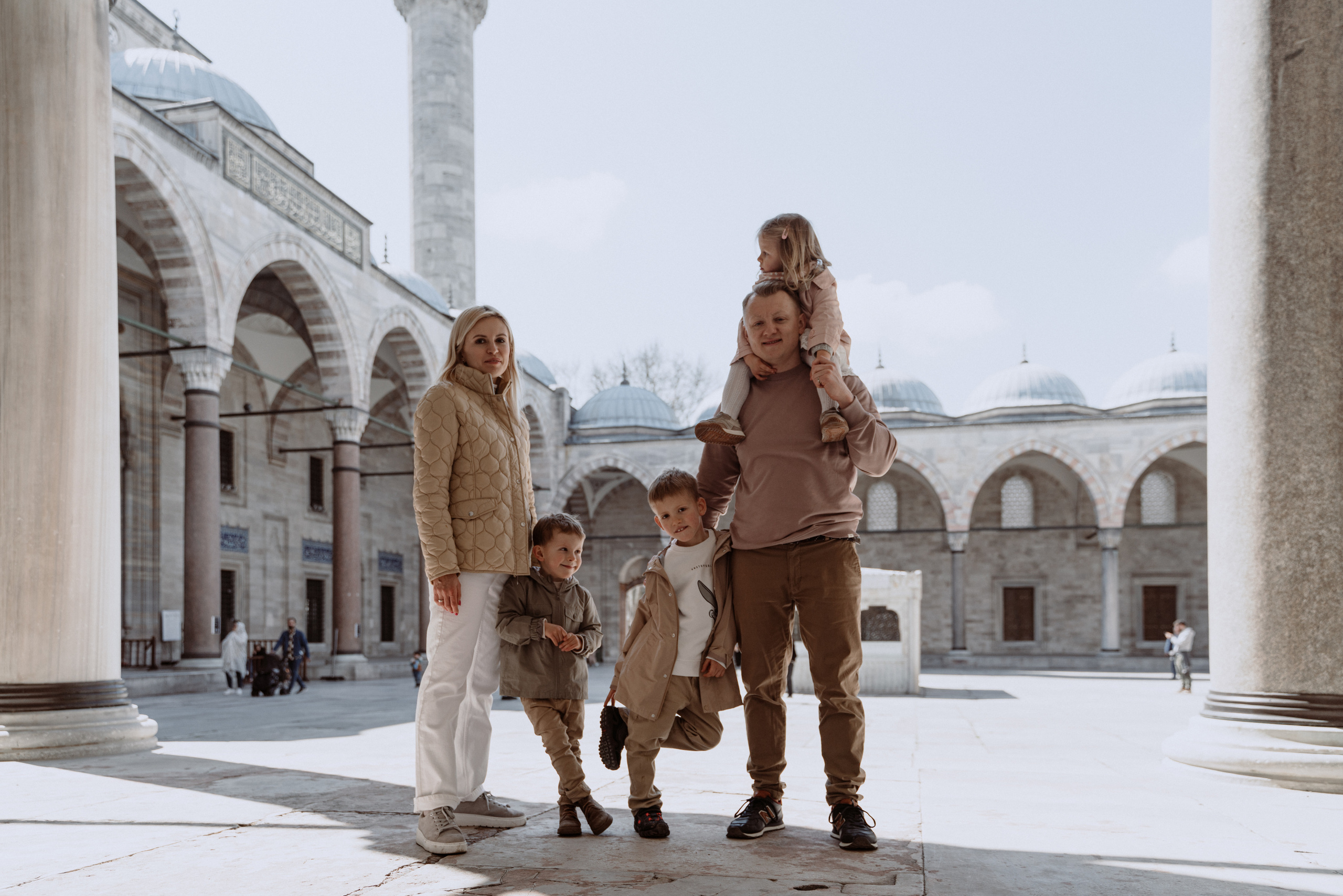 Family walk in the center of Istanbul. Aesthetic & Lifestyle photographer in Da Nang, Vietnam