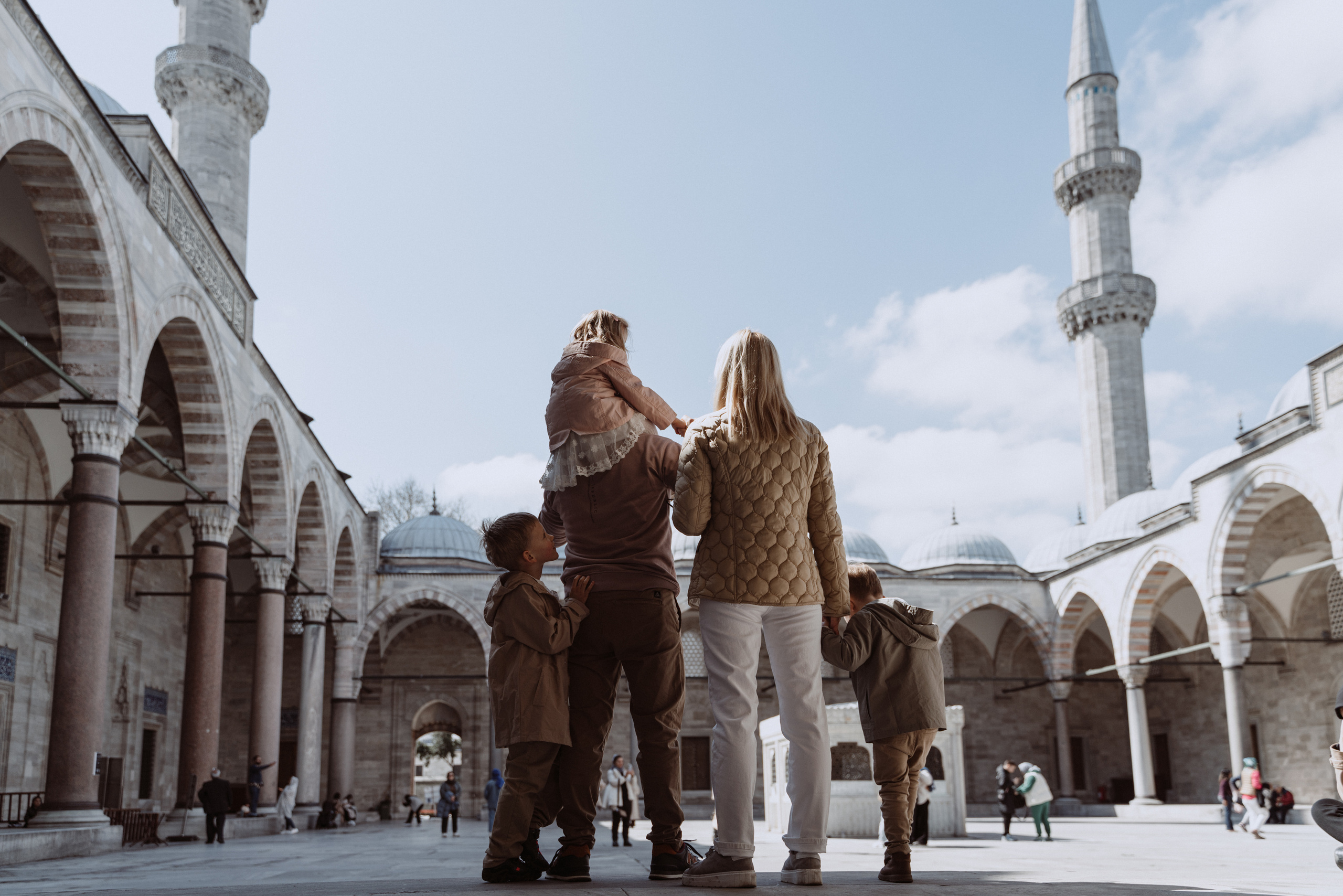 Family walk in the center of Istanbul. Aesthetic & Lifestyle photographer in Da Nang, Vietnam