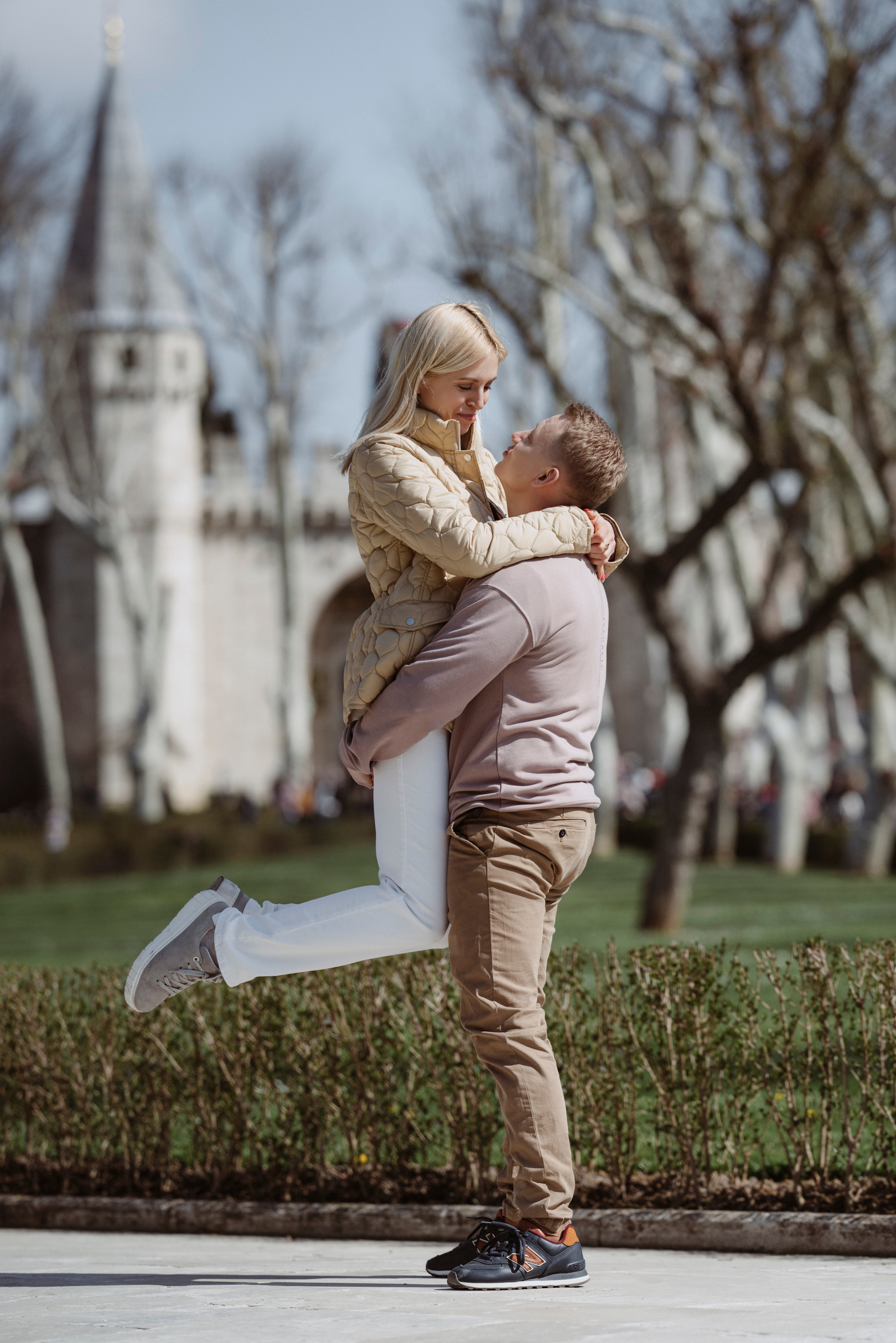 Family walk in the center of Istanbul. Aesthetic & Lifestyle photographer in Da Nang, Vietnam