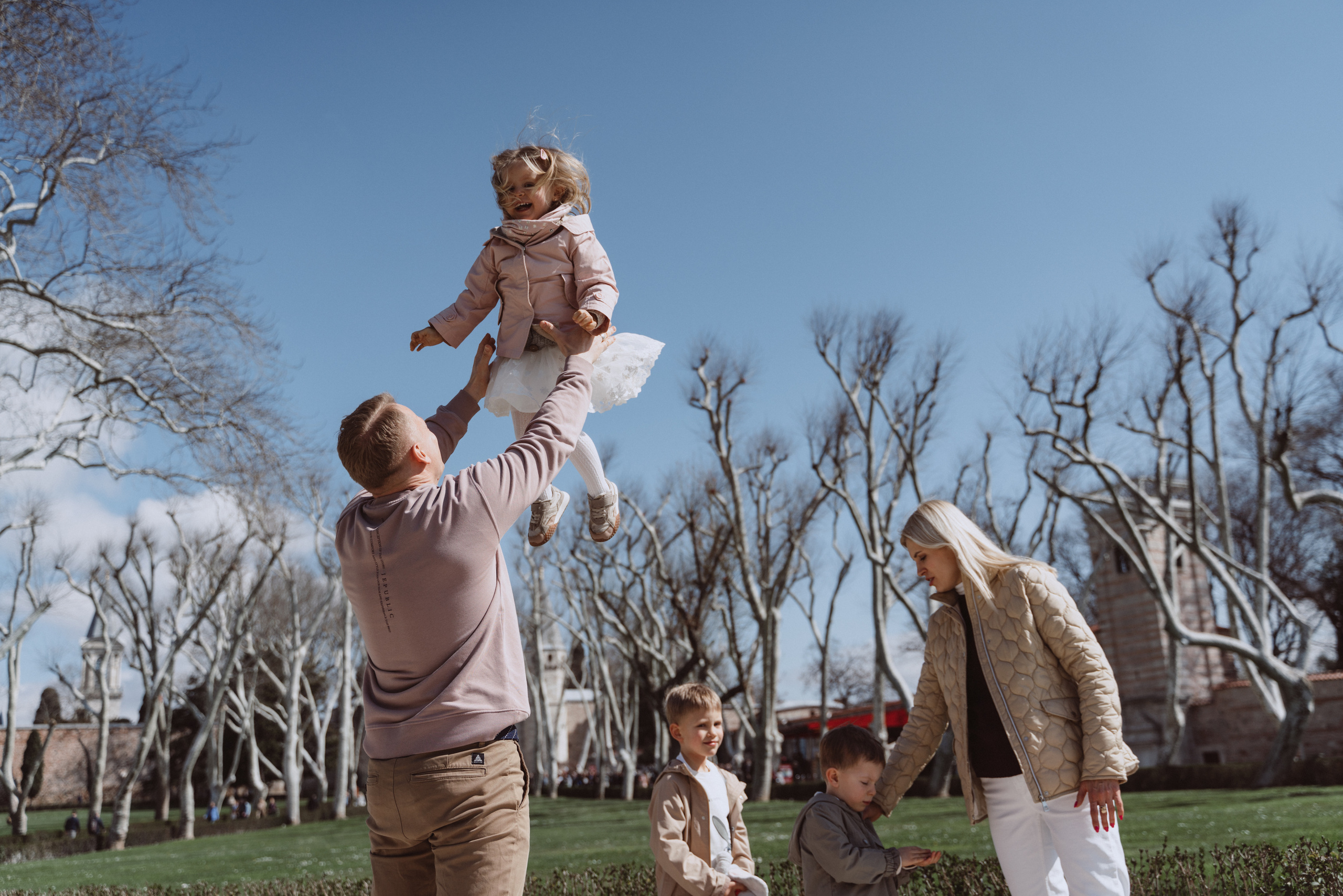 Family walk in the center of Istanbul. Aesthetic & Lifestyle photographer in Da Nang, Vietnam