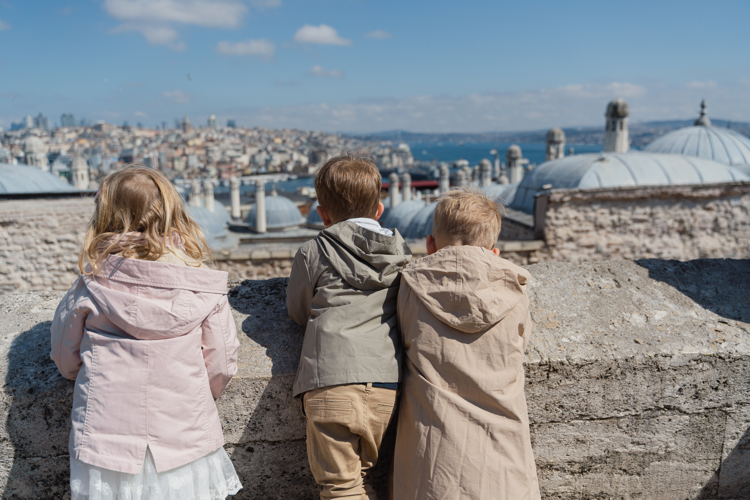 Family walk in the center of Istanbul. Aesthetic & Lifestyle photographer in Da Nang, Vietnam