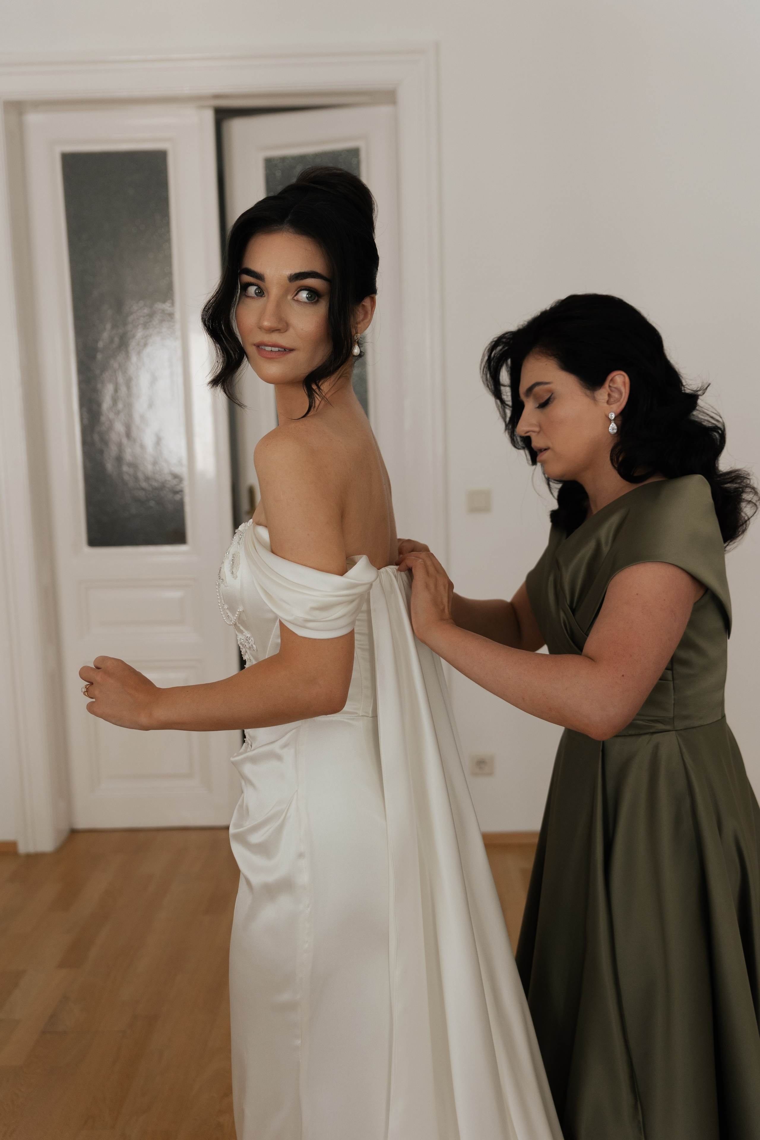 Elegant Castle Wedding in Austria | Alwin & Ruth’s Fairytale Celebration. Wedding photographer and videographer based in Timisoara, Romania