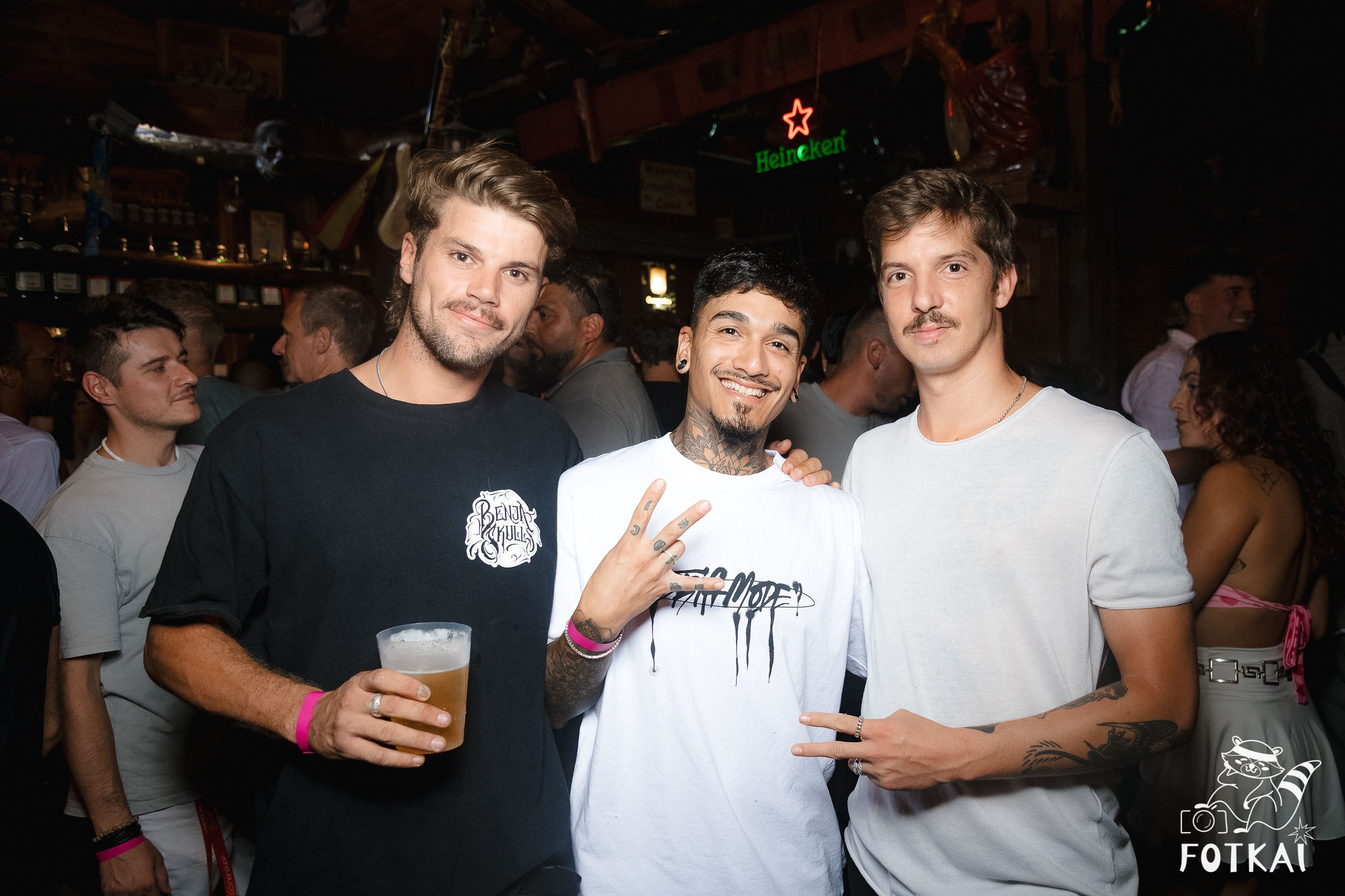 Fiesta Víspera de Festivo en El Paso Rock Bar – Hip Hop Old School | Reportaje fotográfico 08.10.2025 | FOTKAI