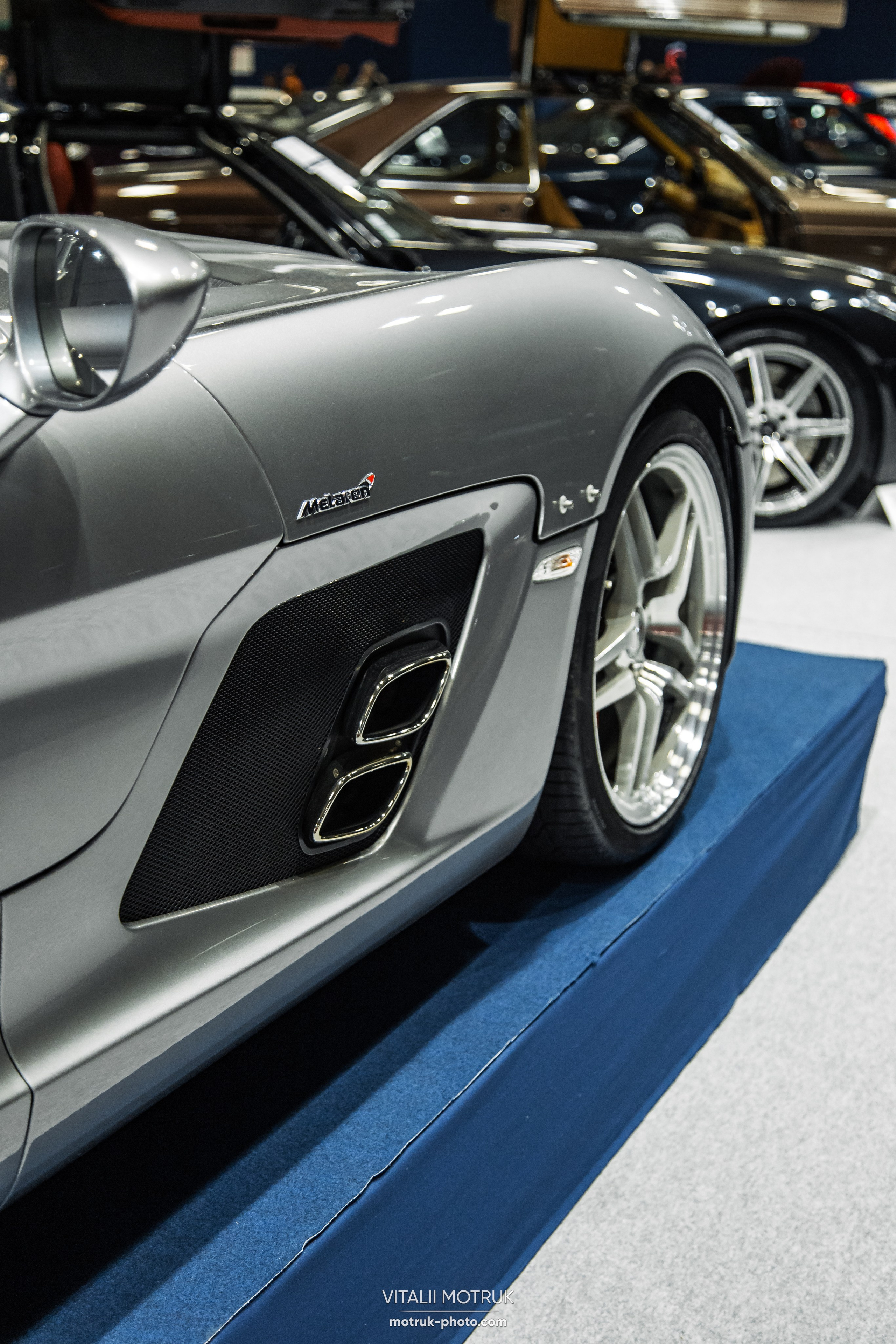 Retromobile 2023. Photographe de voitures à Paris — Vitalii Motruk