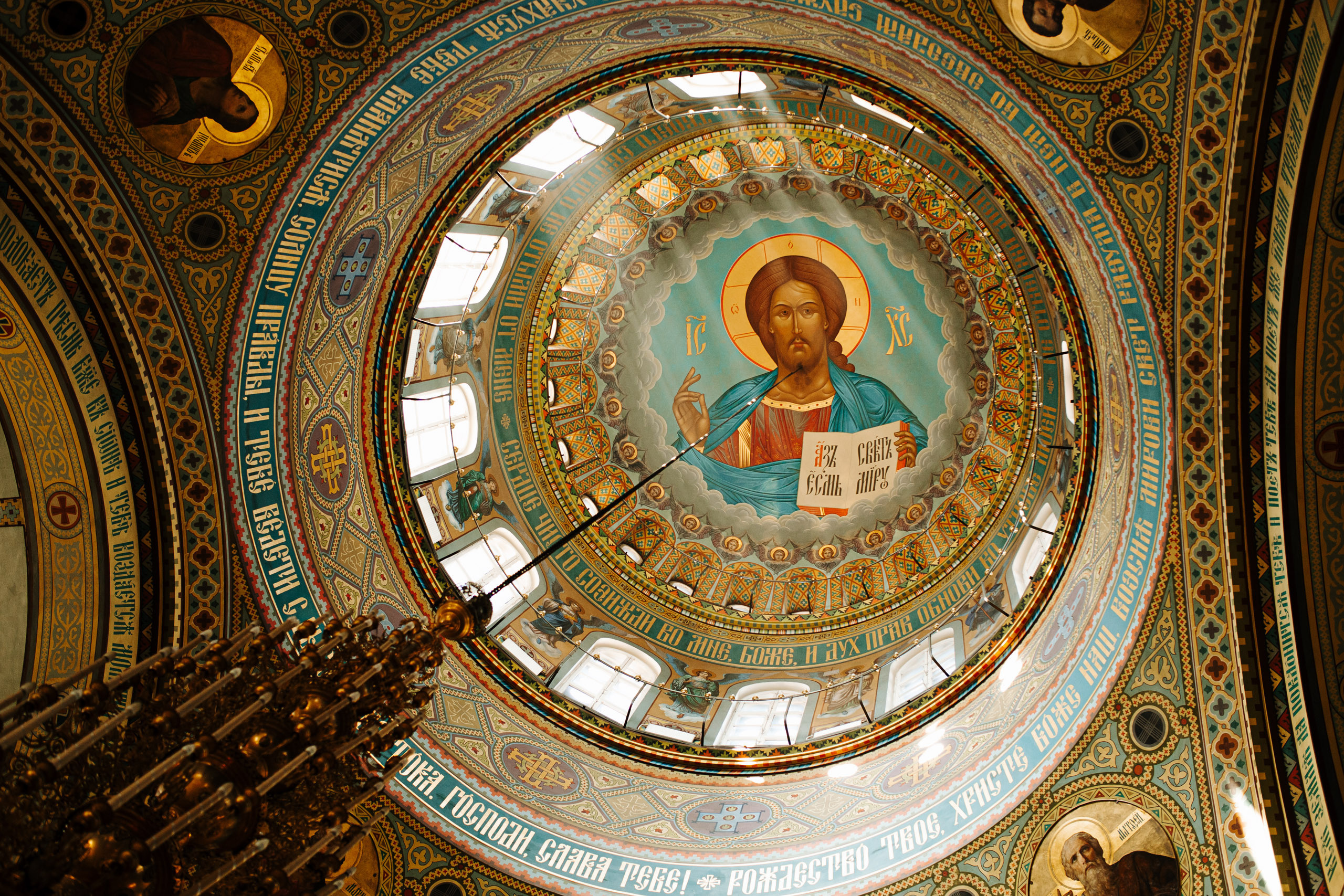 Фотосъемка крещения младенца в Риге в любой церки