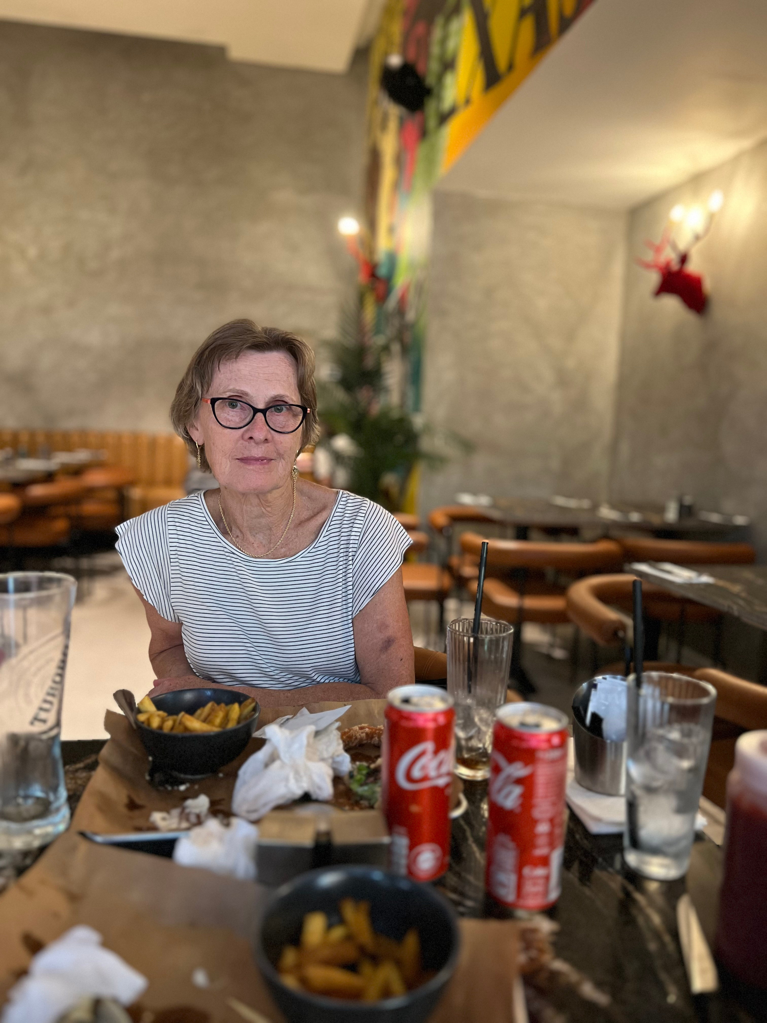 Good restaurant with mom