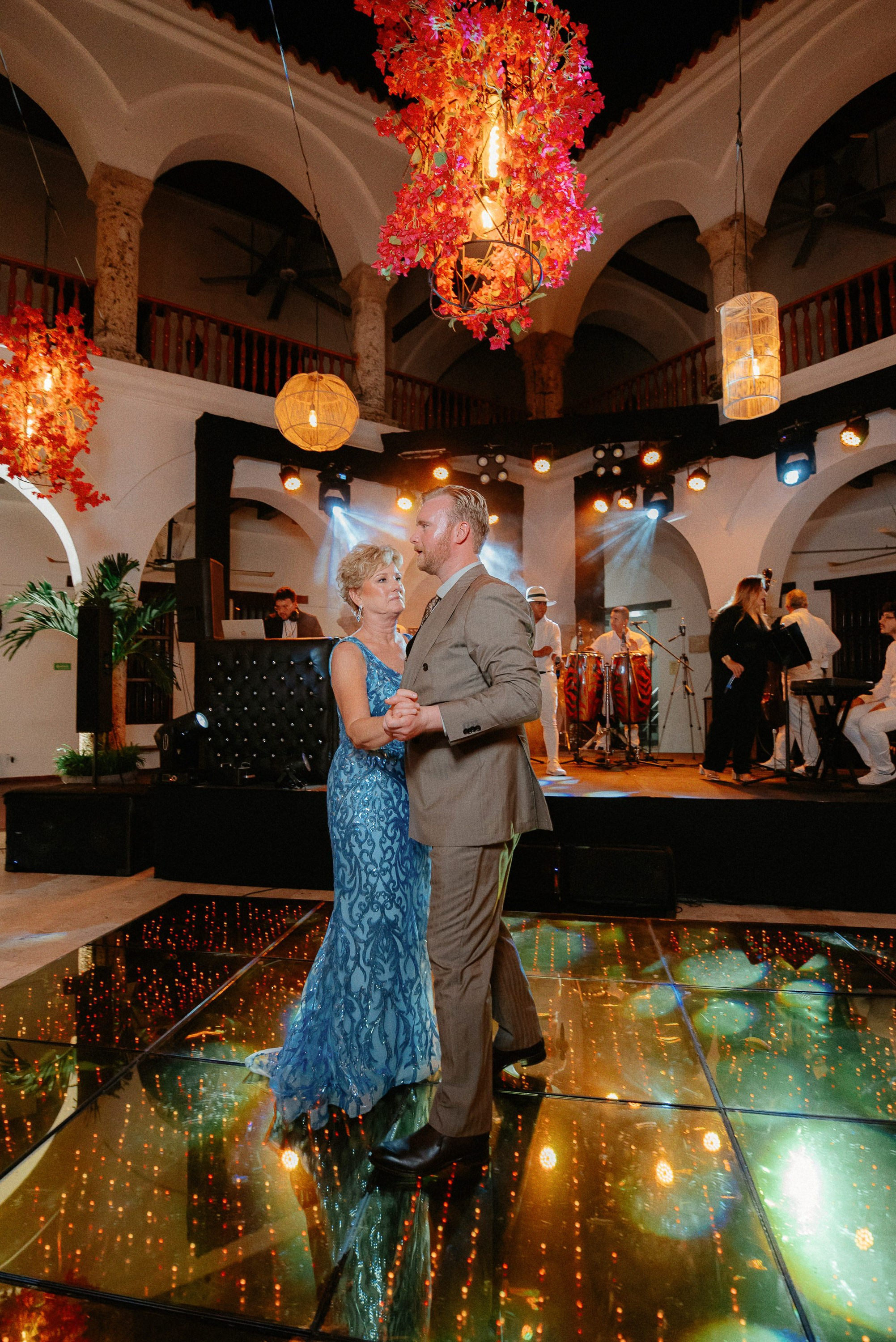 Cindy + Garrett | Destination Wedding Photos in Cartagena 2025 – César Vanegas Photography. César Vanegas Photography | Wedding & Travel Photographer | Cartagena, Colombia