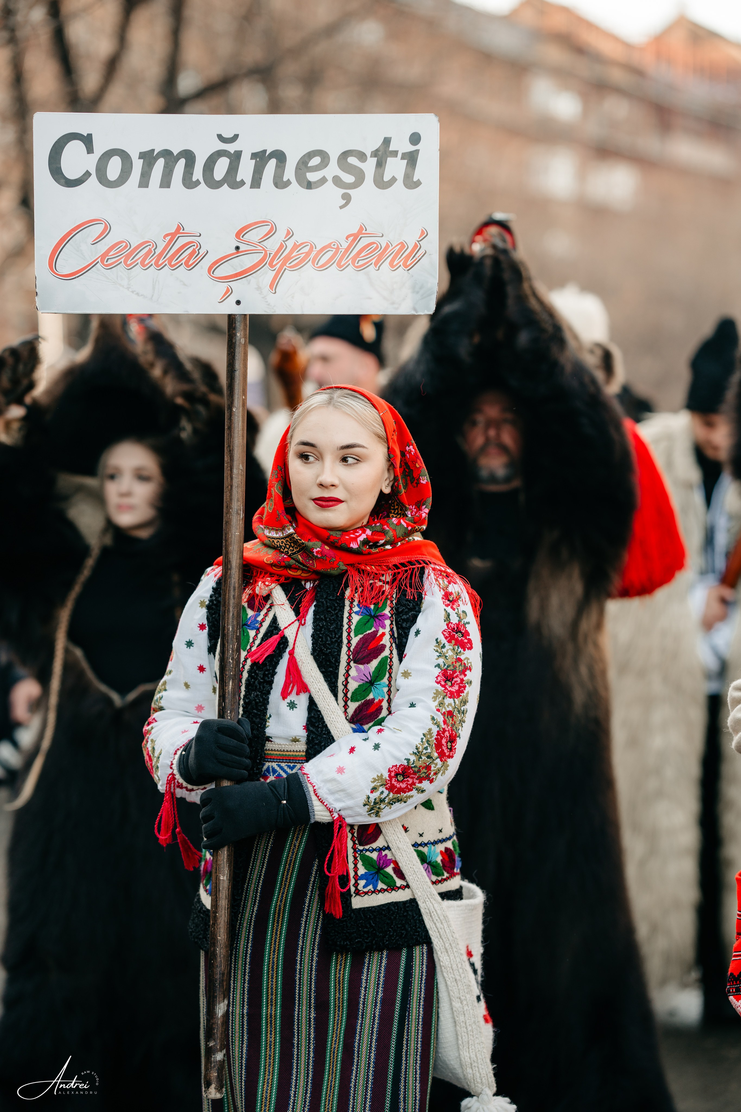 Ediția a XXVII-a a Festivalului de Datini și Obiceiuri Strămoșești Comănești. Raw Studio. Fotograful tau de nunta!