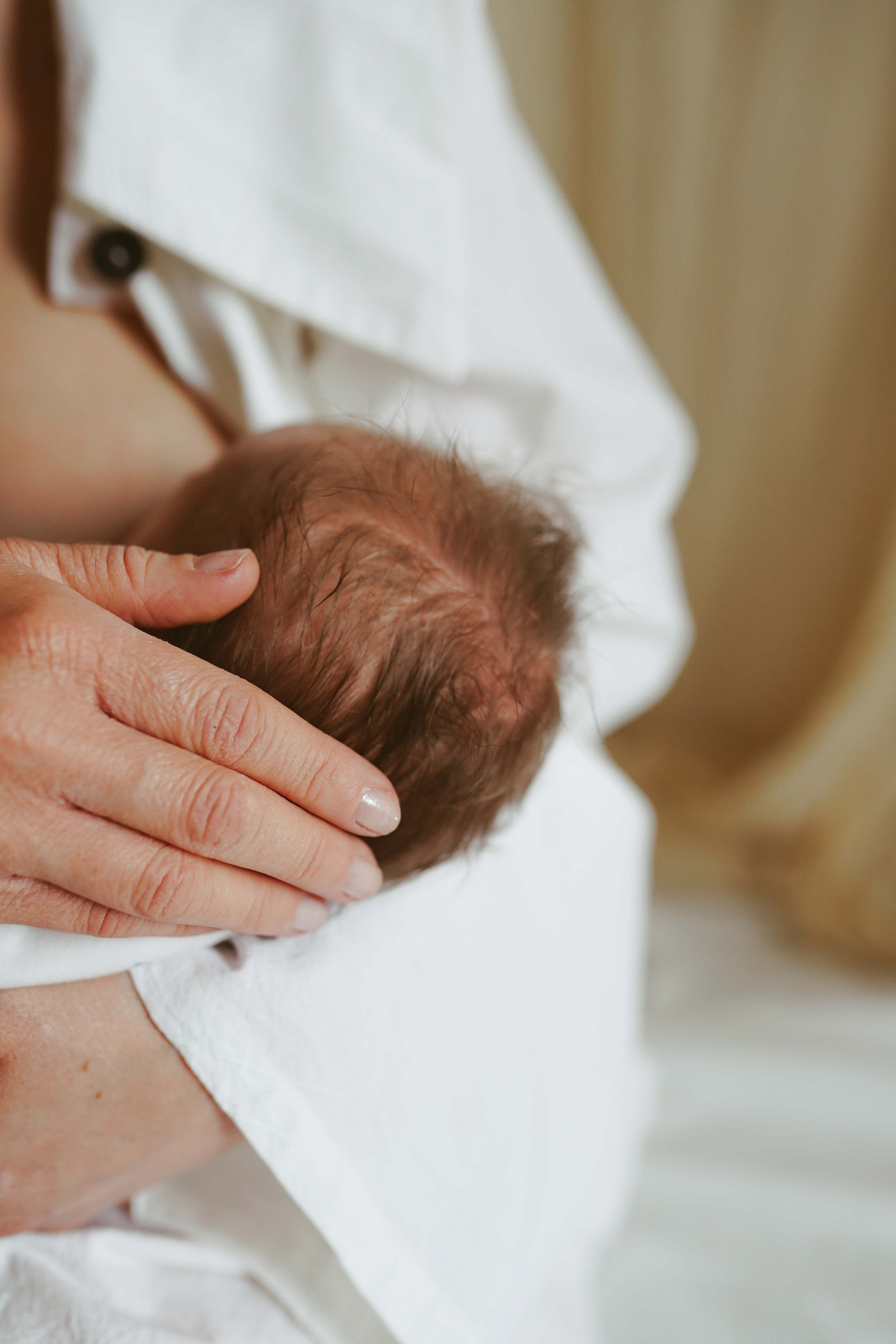 Inspira sesiune foto nou-nascut. Madalina Beda- Artist vizual, fotograf, doula la nastere, consultant babywearing Brasov si in toata tara